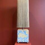 Base stuck blue beige marble-plaster, fringed lampshade Houles, 21st century.