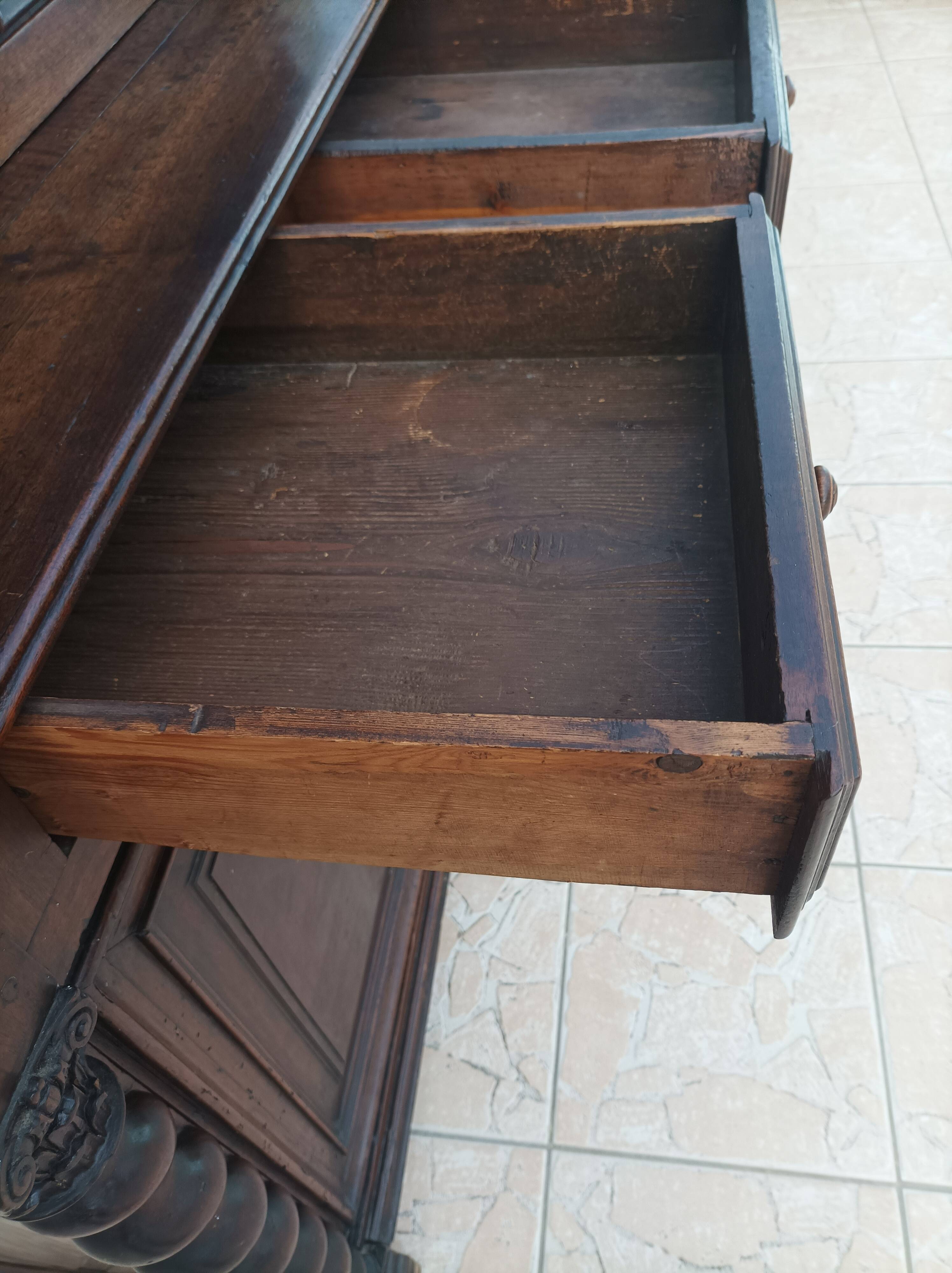 Buffet Louis XIII en noyer