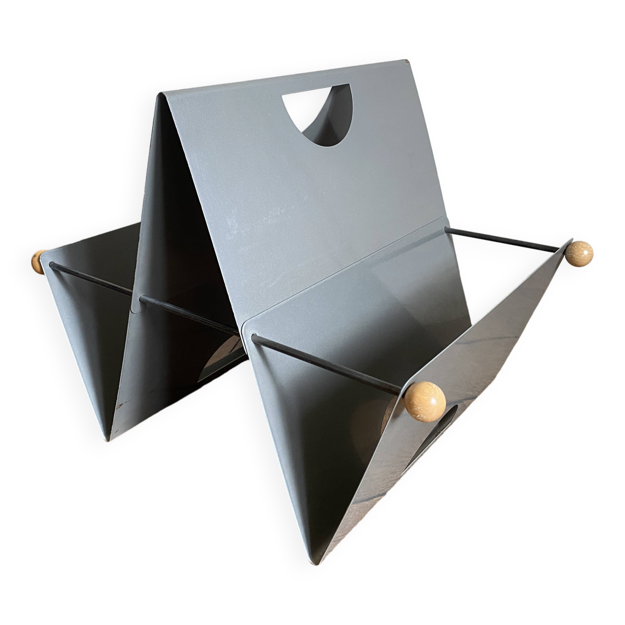 Memphis style magazine rack