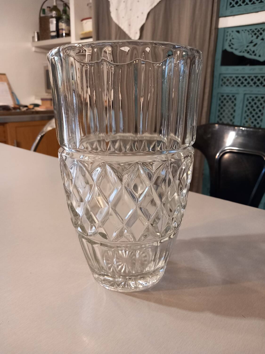 Vase en verre ciselé transparent