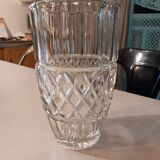 Vase en verre ciselé transparent