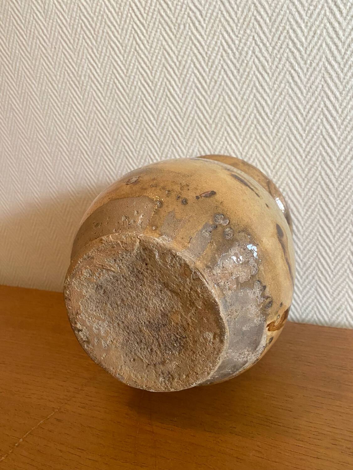 Antique glazed terracotta pot from the 19th century.