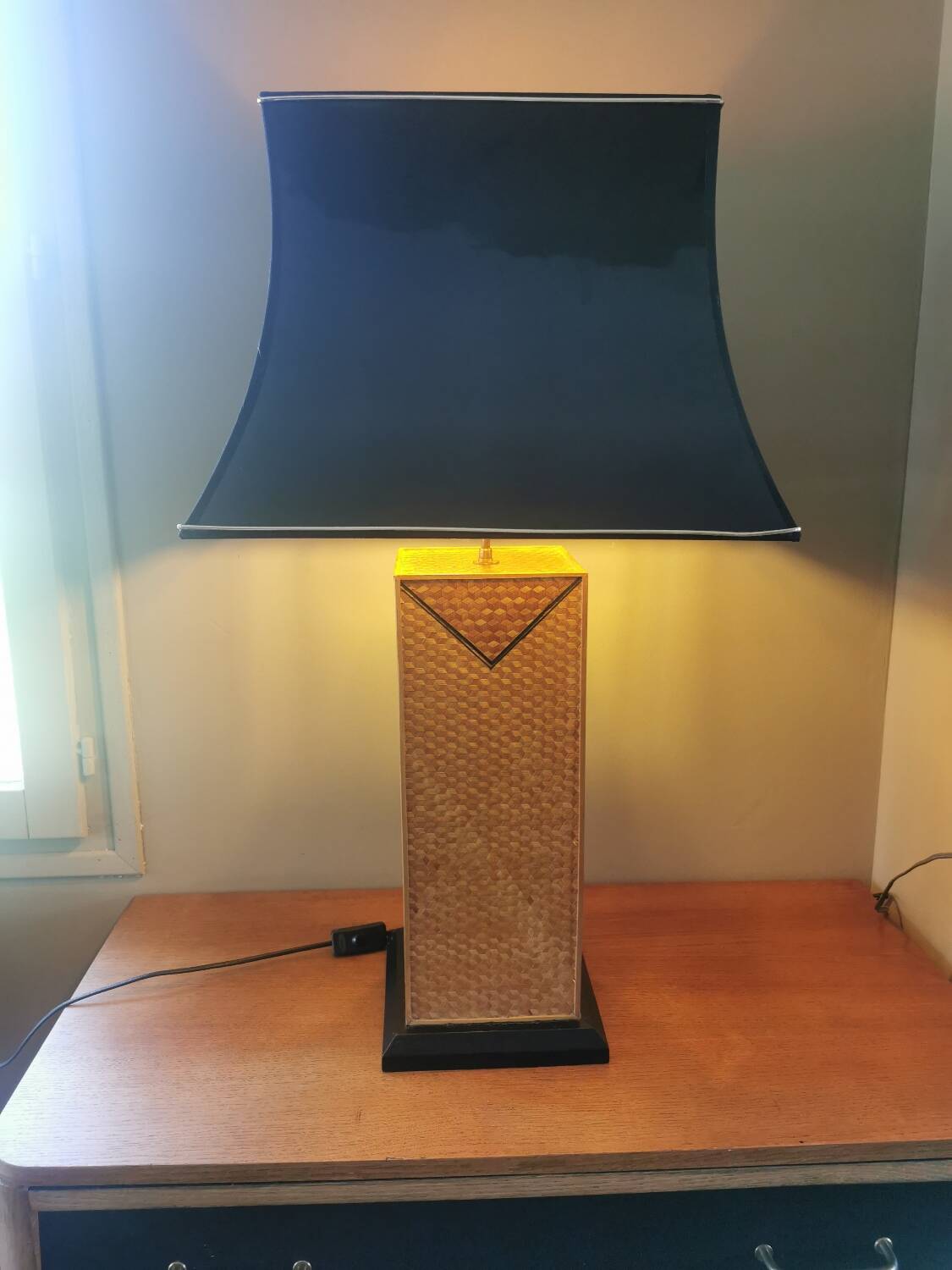Vintage straw marquetry lamp