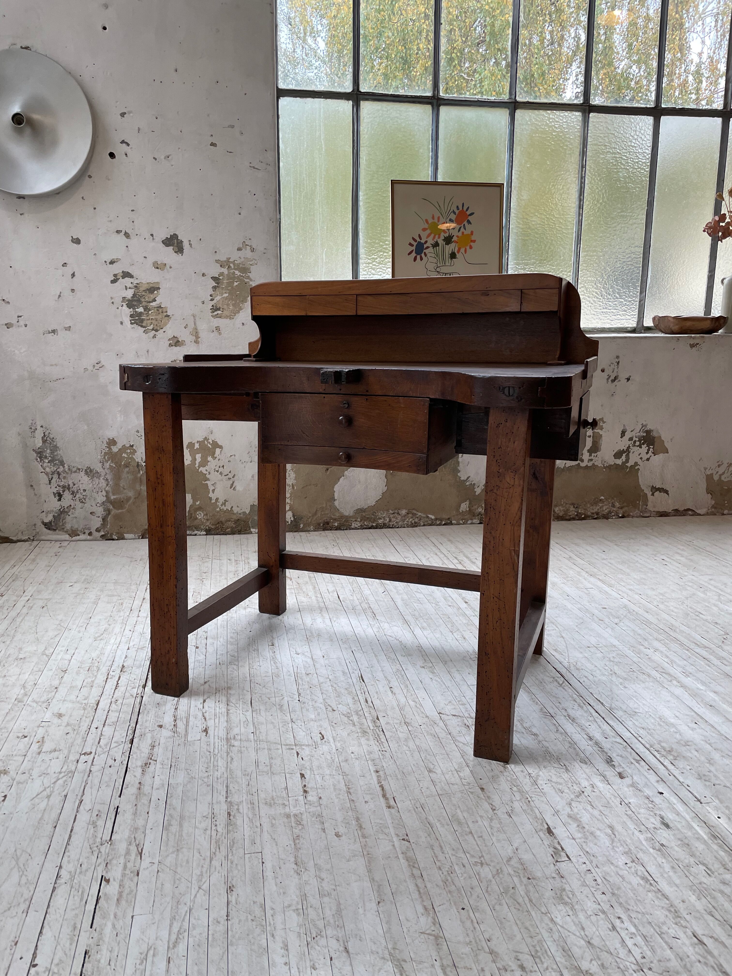 Establishment of jeweler XIXth oak