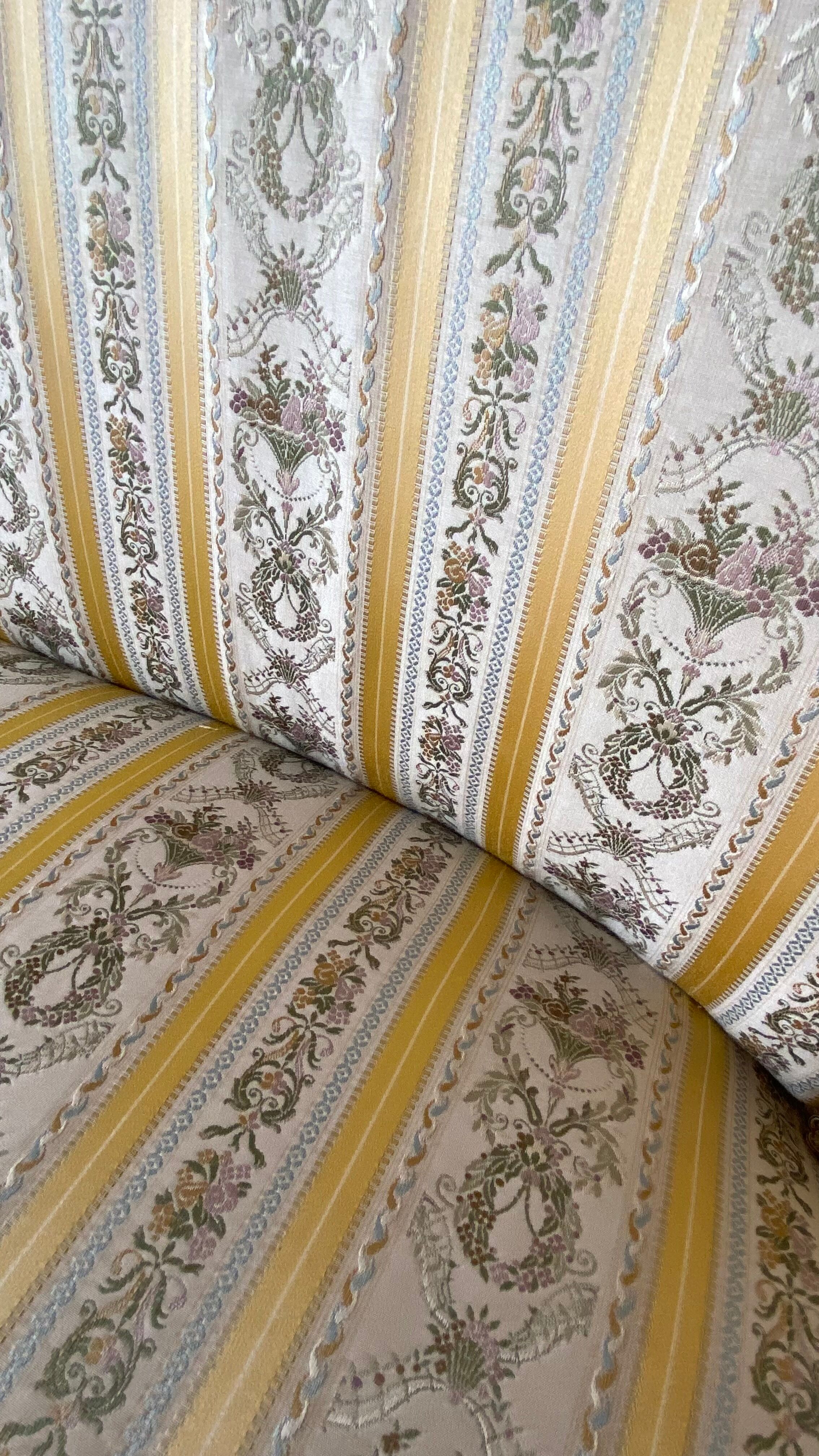 Salon soie et bois style Louis XV