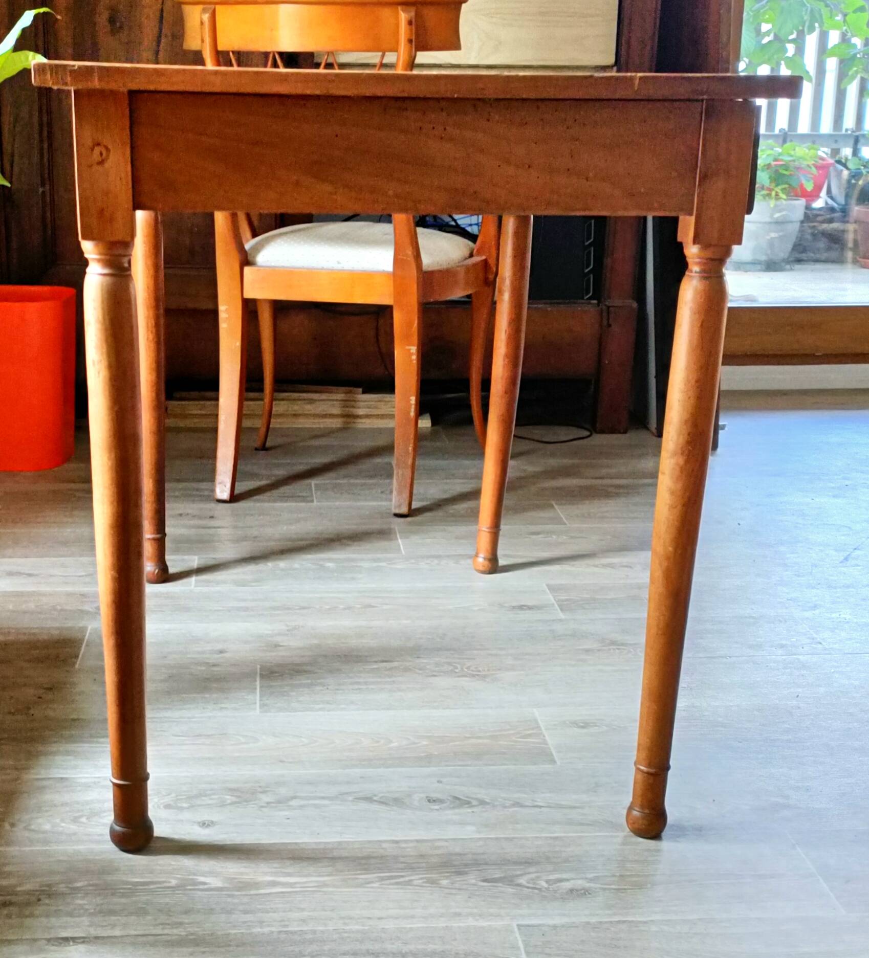 Side table / desk