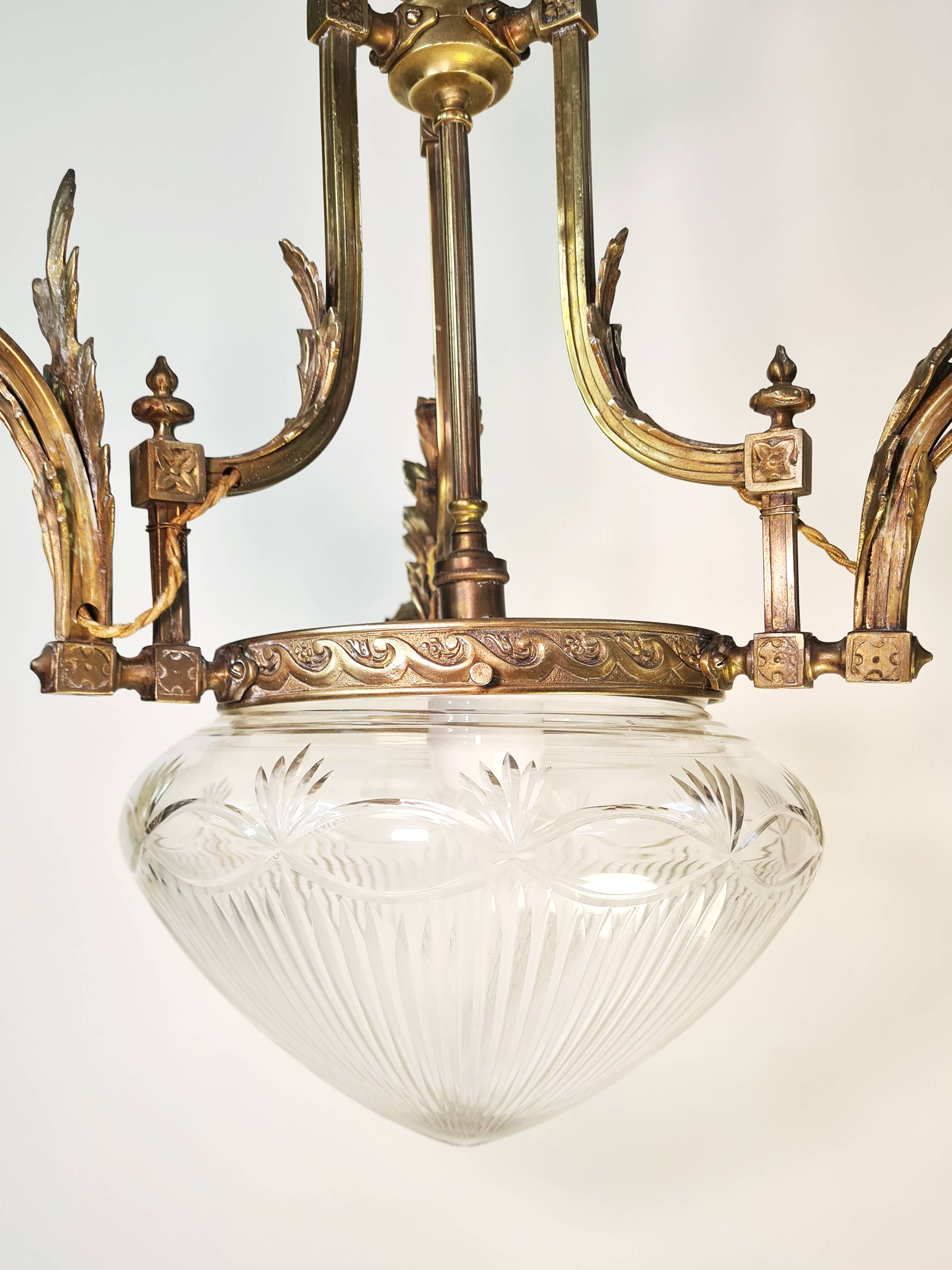 Lustre majestueux en laiton & cristal taillé – Fin XIXe