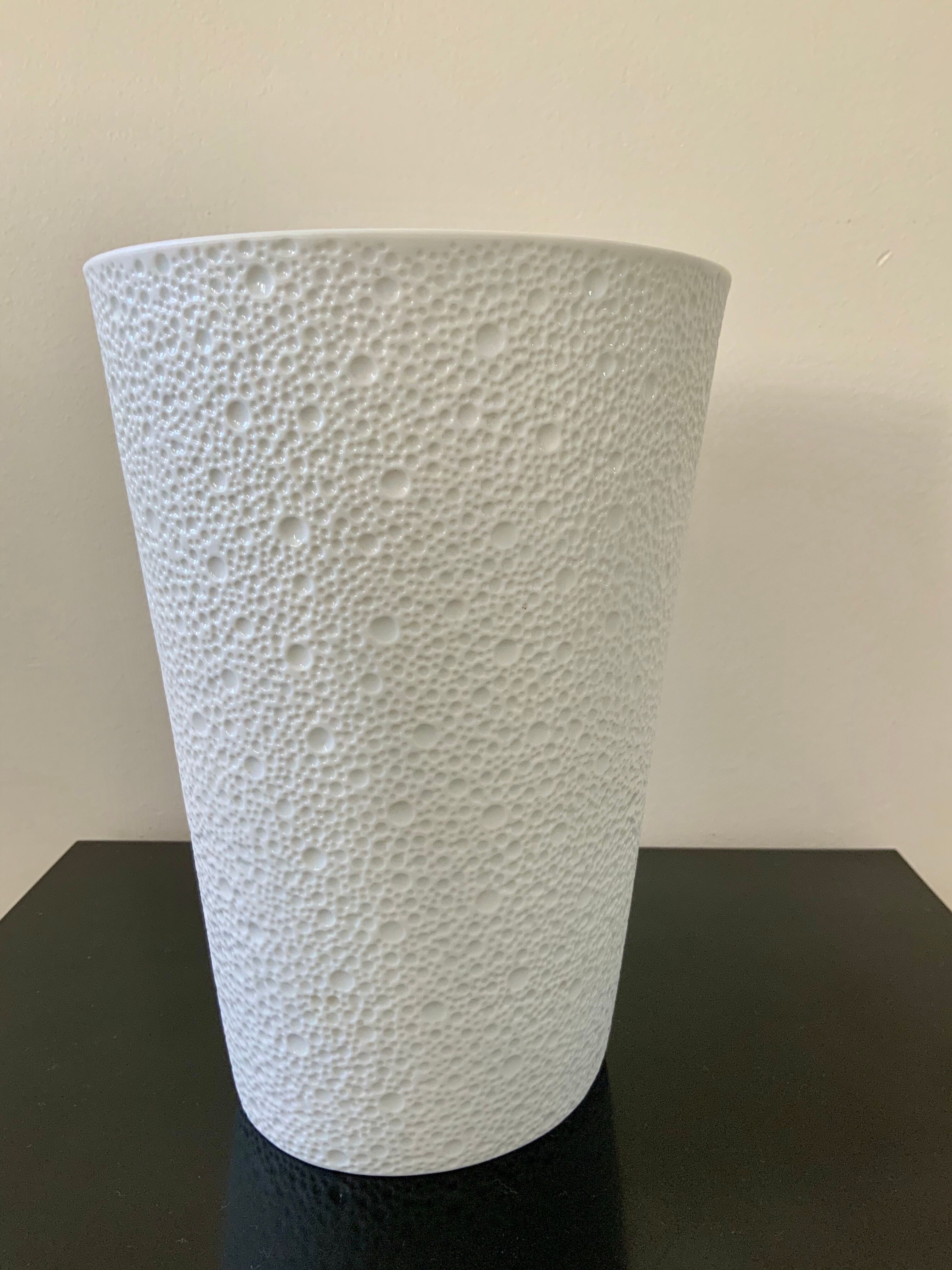 Bernardaud's "foam" vase in Limoges porcelain