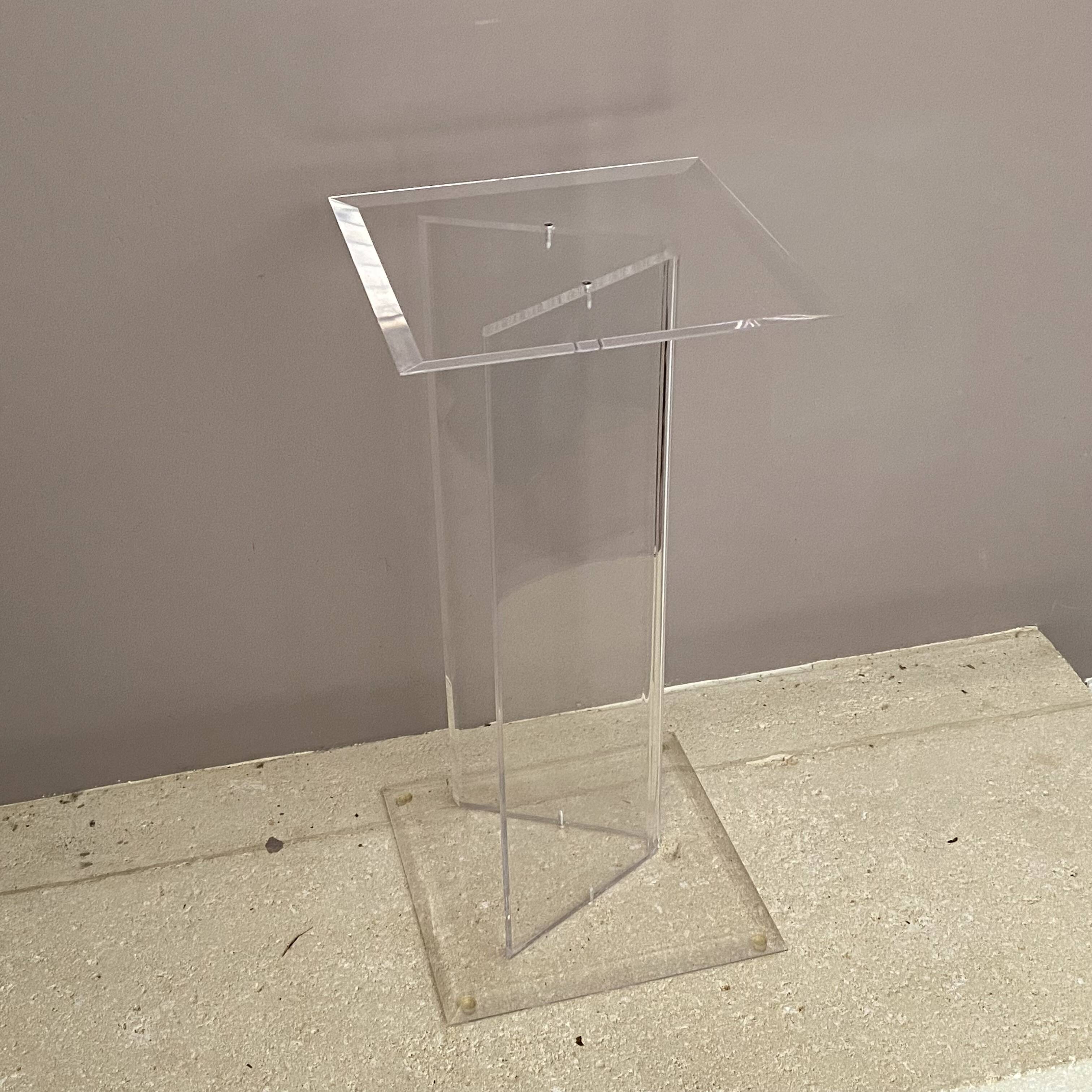 Console David Lange 1980. Plexiglass.