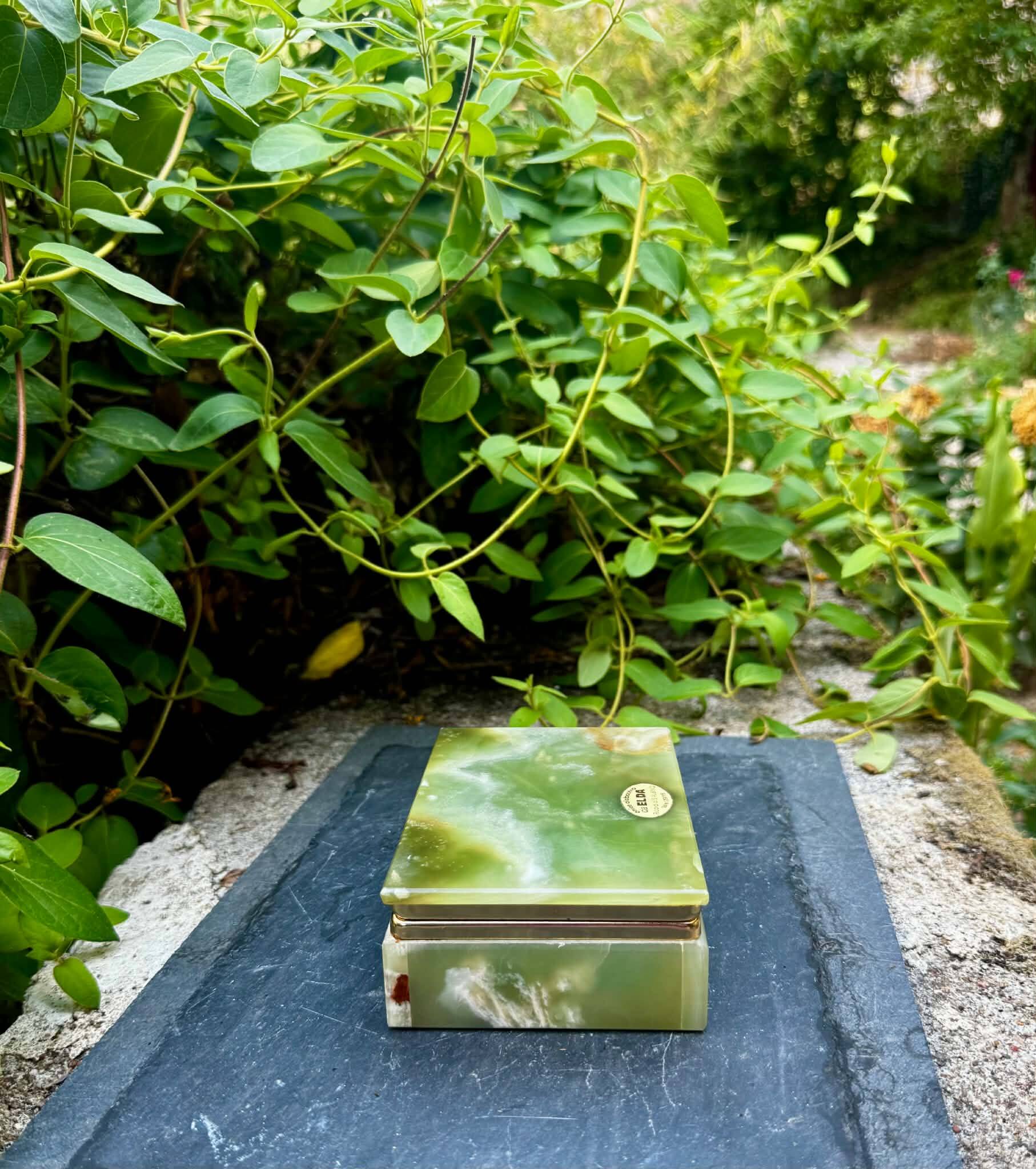 Onyx catchall from Pakistan, vintage 1960s box.
