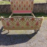 L VI upholstered bed