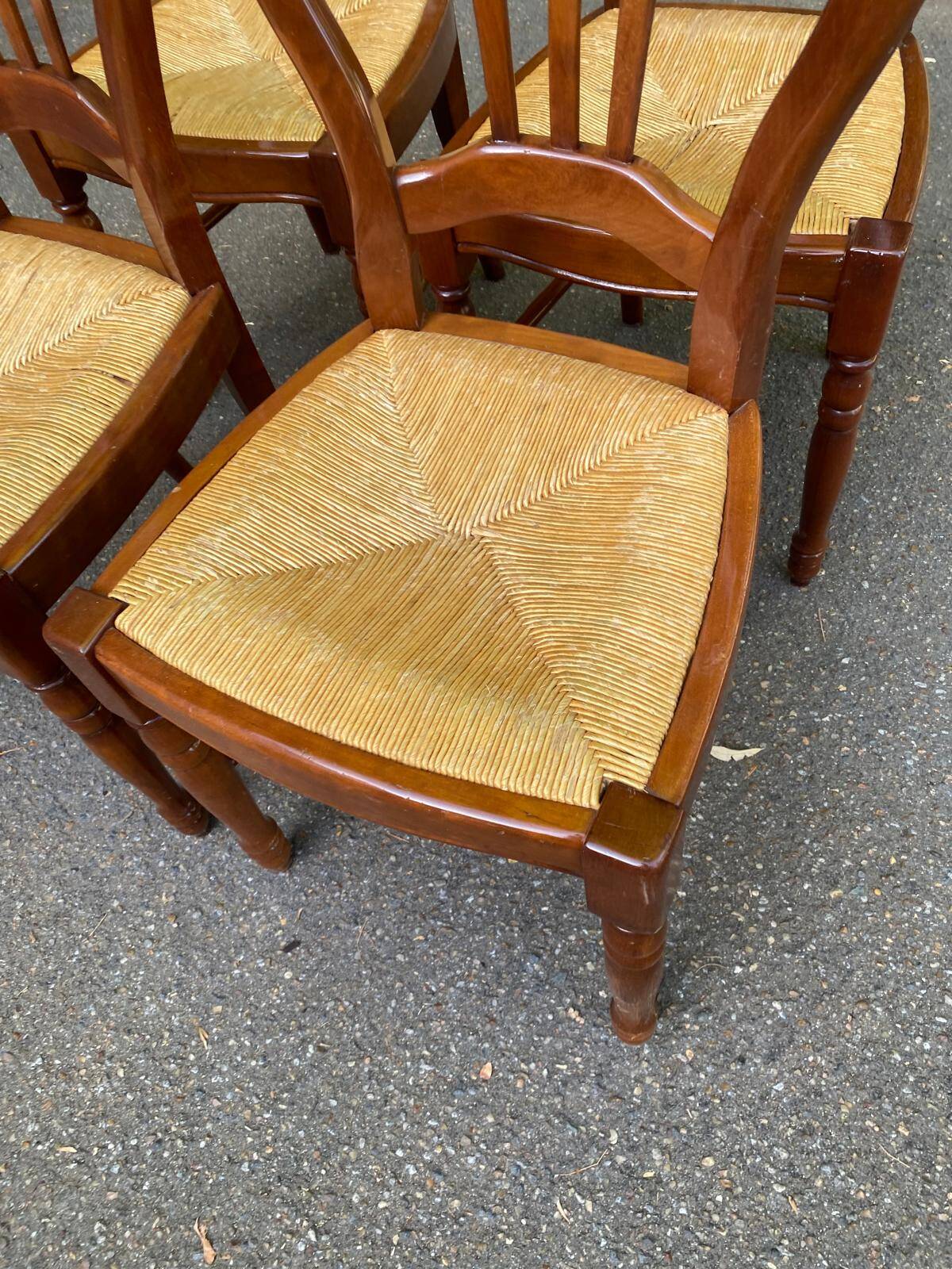 4 country-style medallion chairs in solid cherry with rush seats from the 1990s.