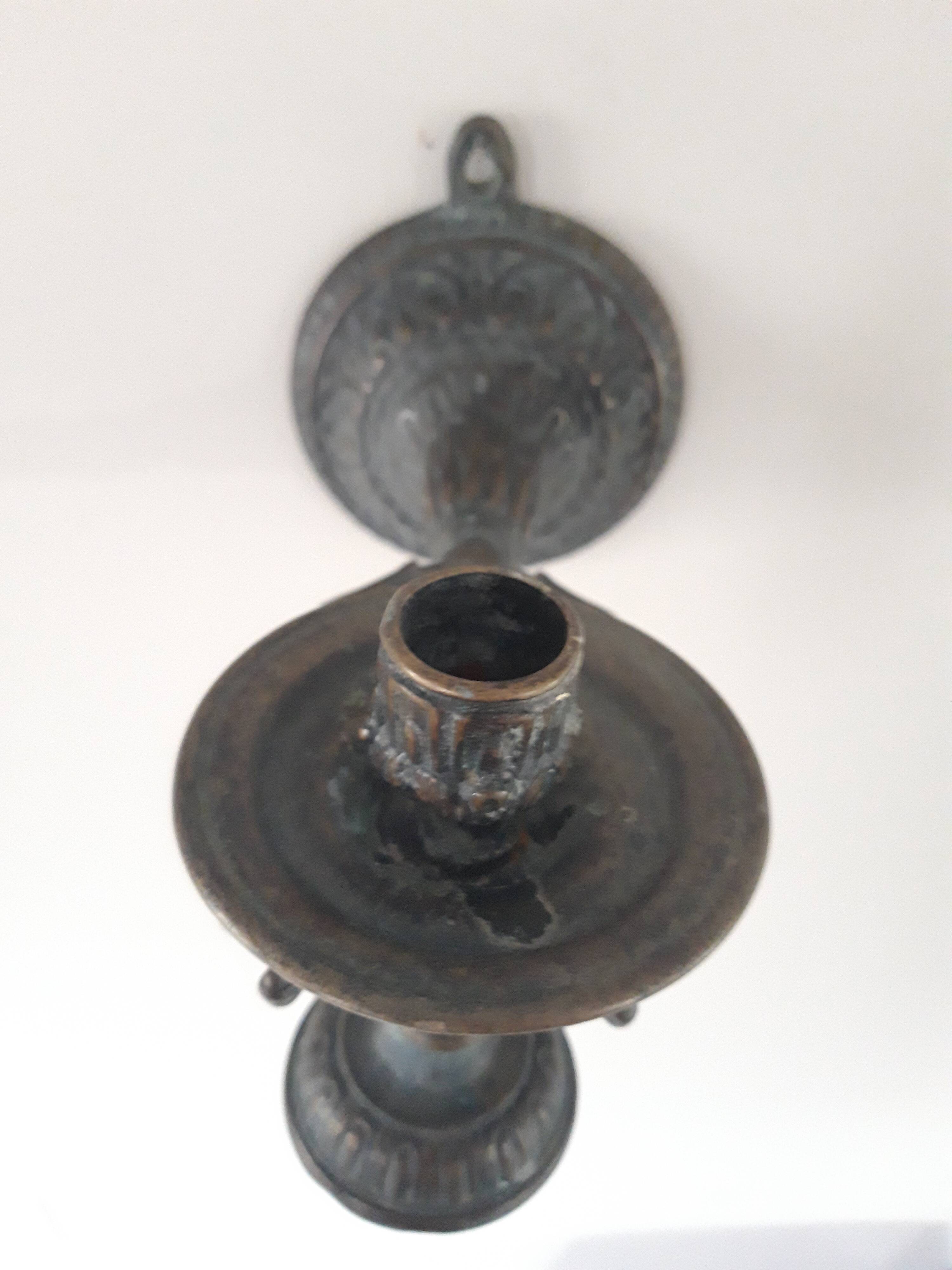 Bronze pendulum candle holder