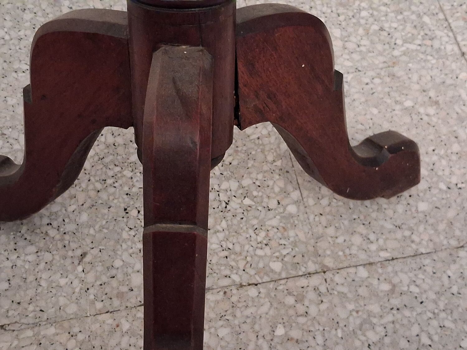 Mahogany gueridon