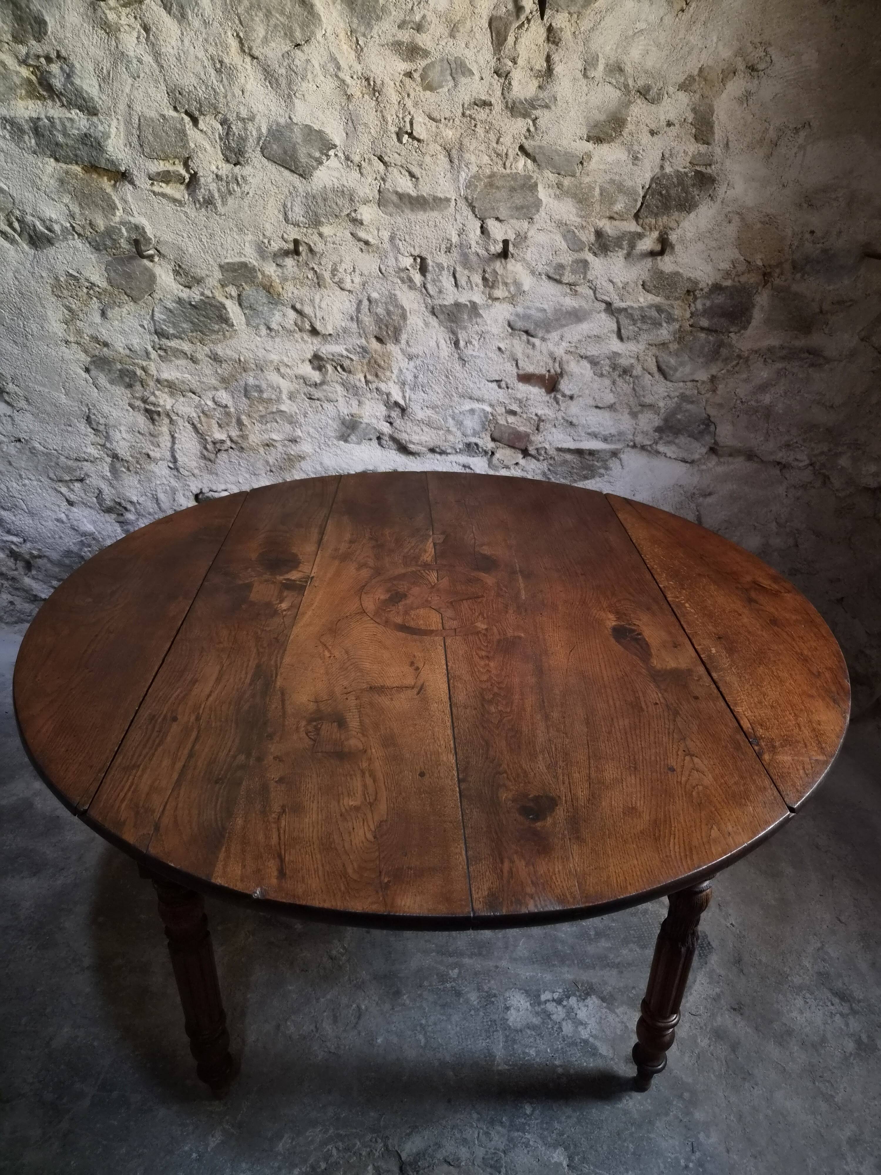Table à manger ronde pliante ancienne française en chêne | Marqueterie étoile | c. 1850–1880