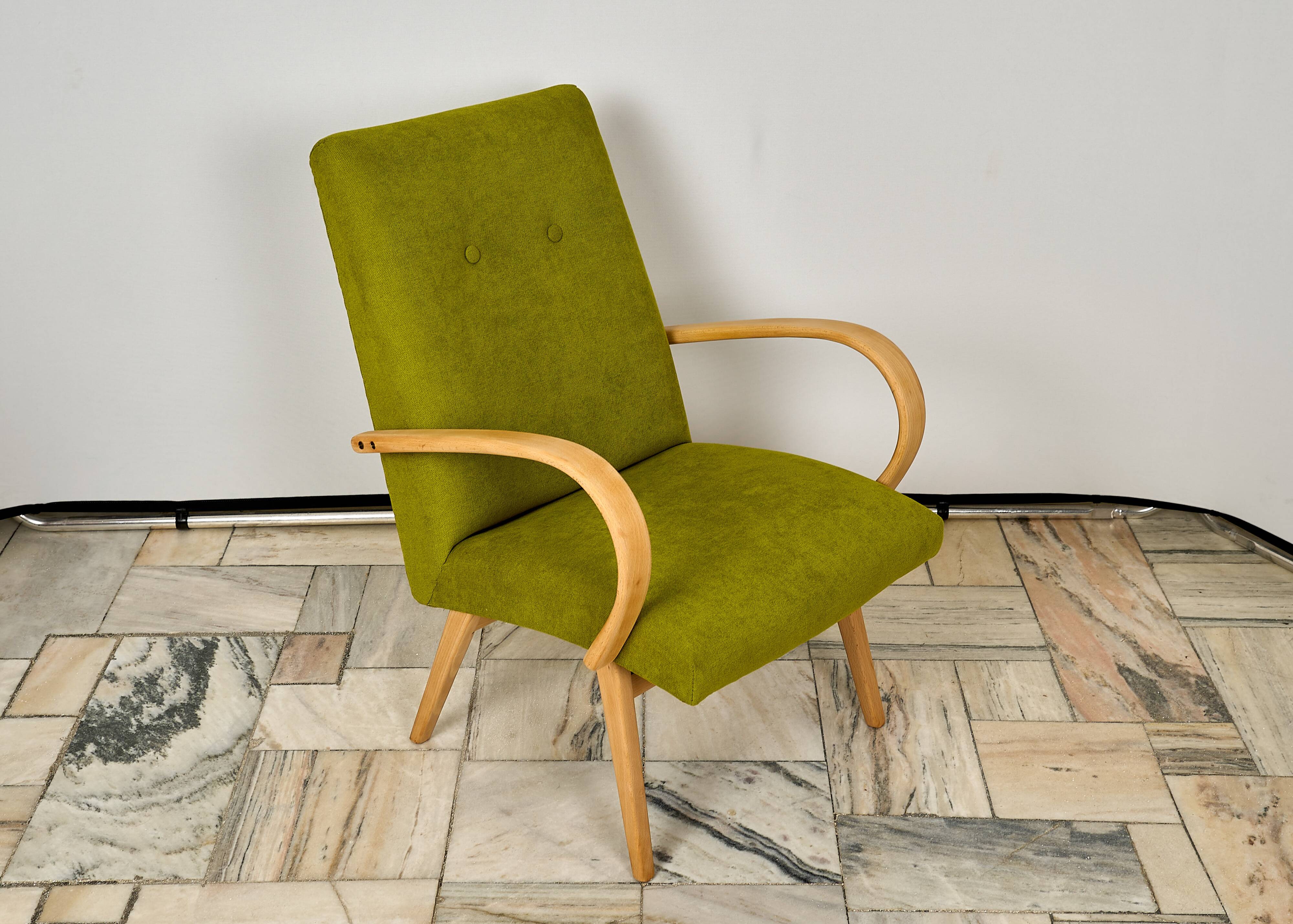 Armchair designed by Jaroslav Smidek for Ton, Czechoslovakia 1960s.