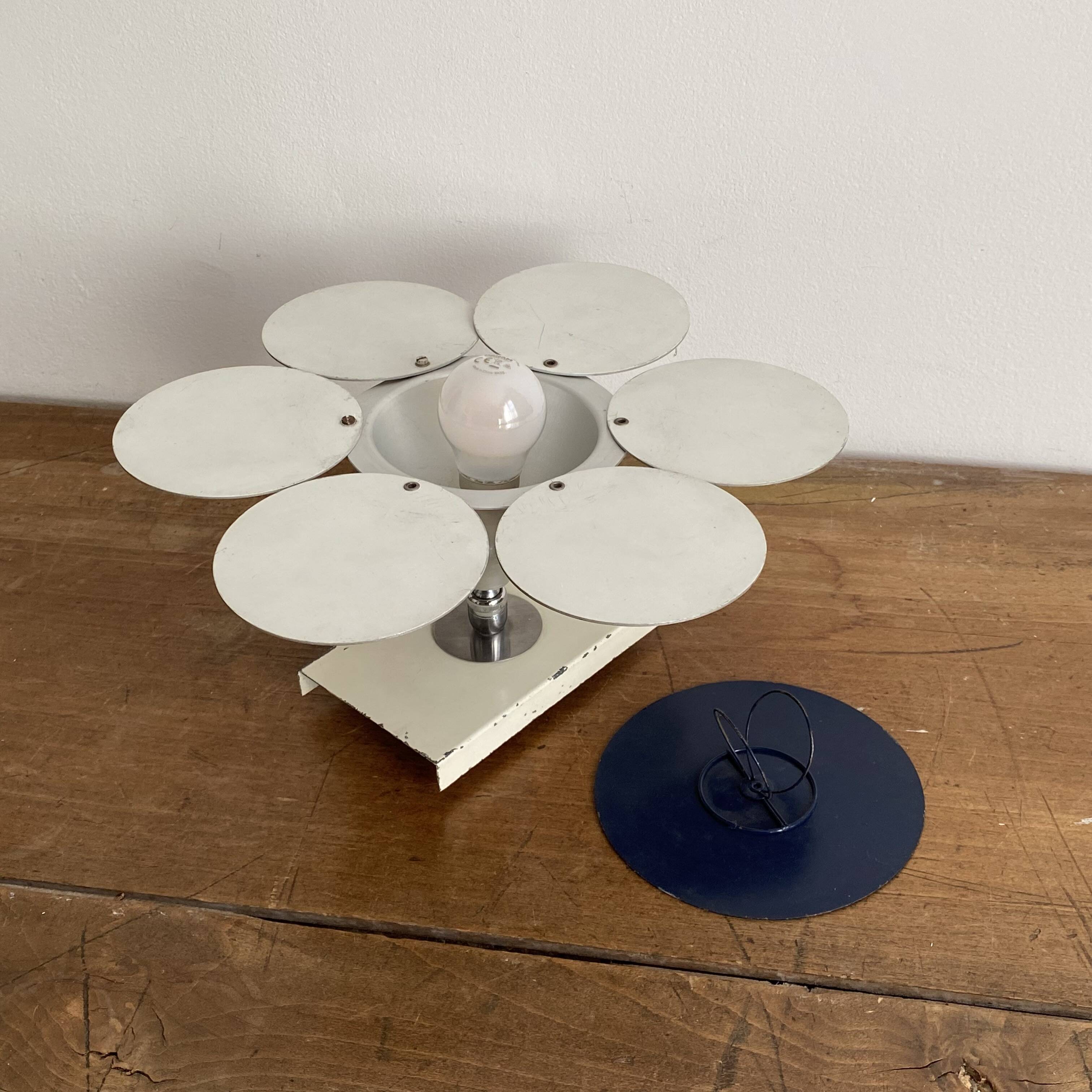 Vintage flower wall light. 1970. Space age.