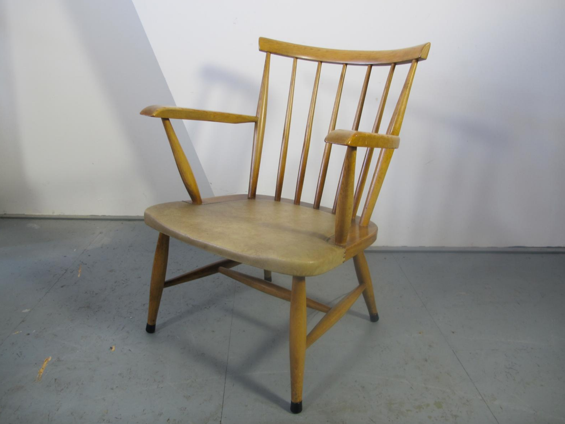 Chair in wood with file at bars