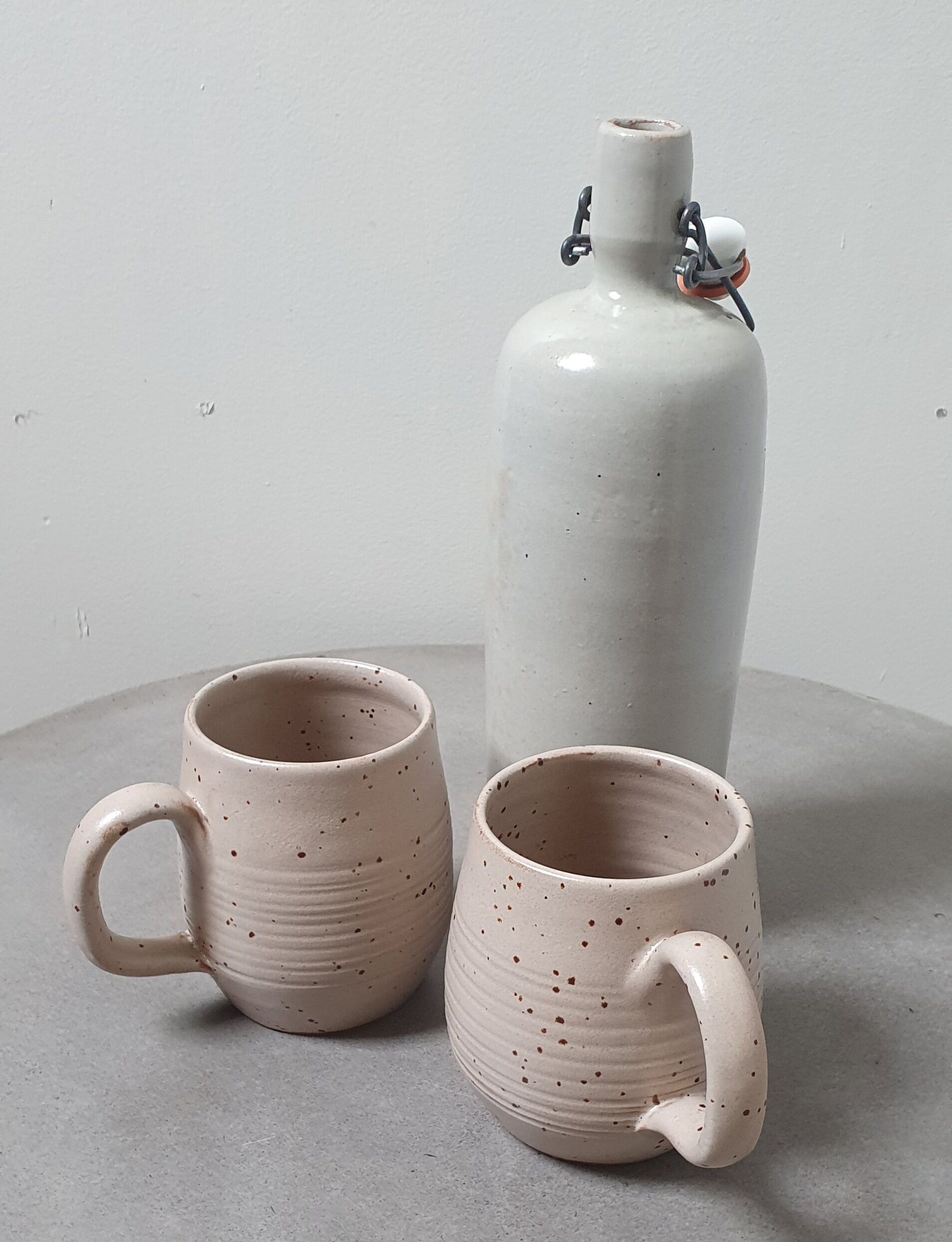 Mugs and stoneware bottle