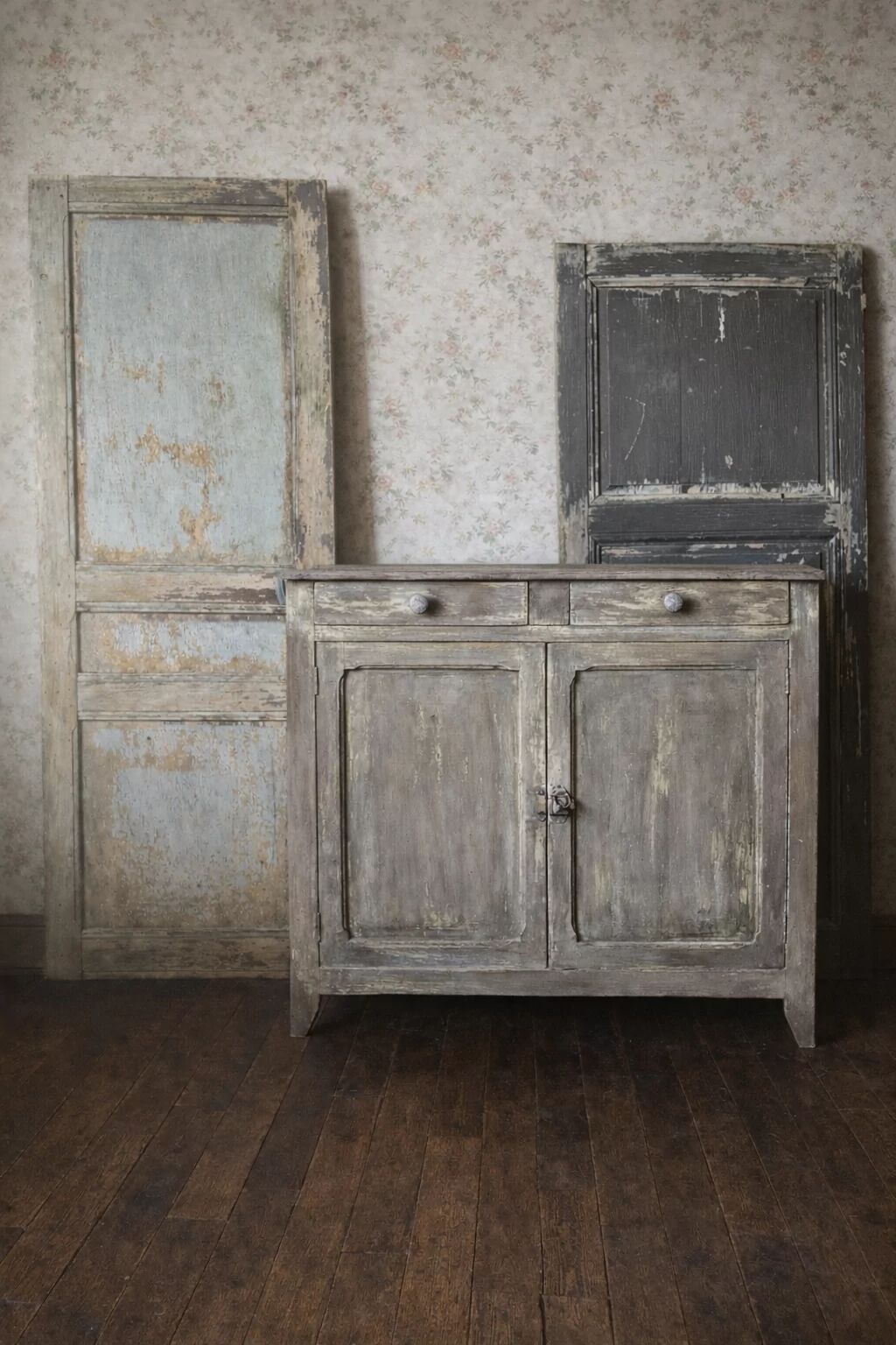 Parisian buffet in beech from the early 20th century with an antique finish.
