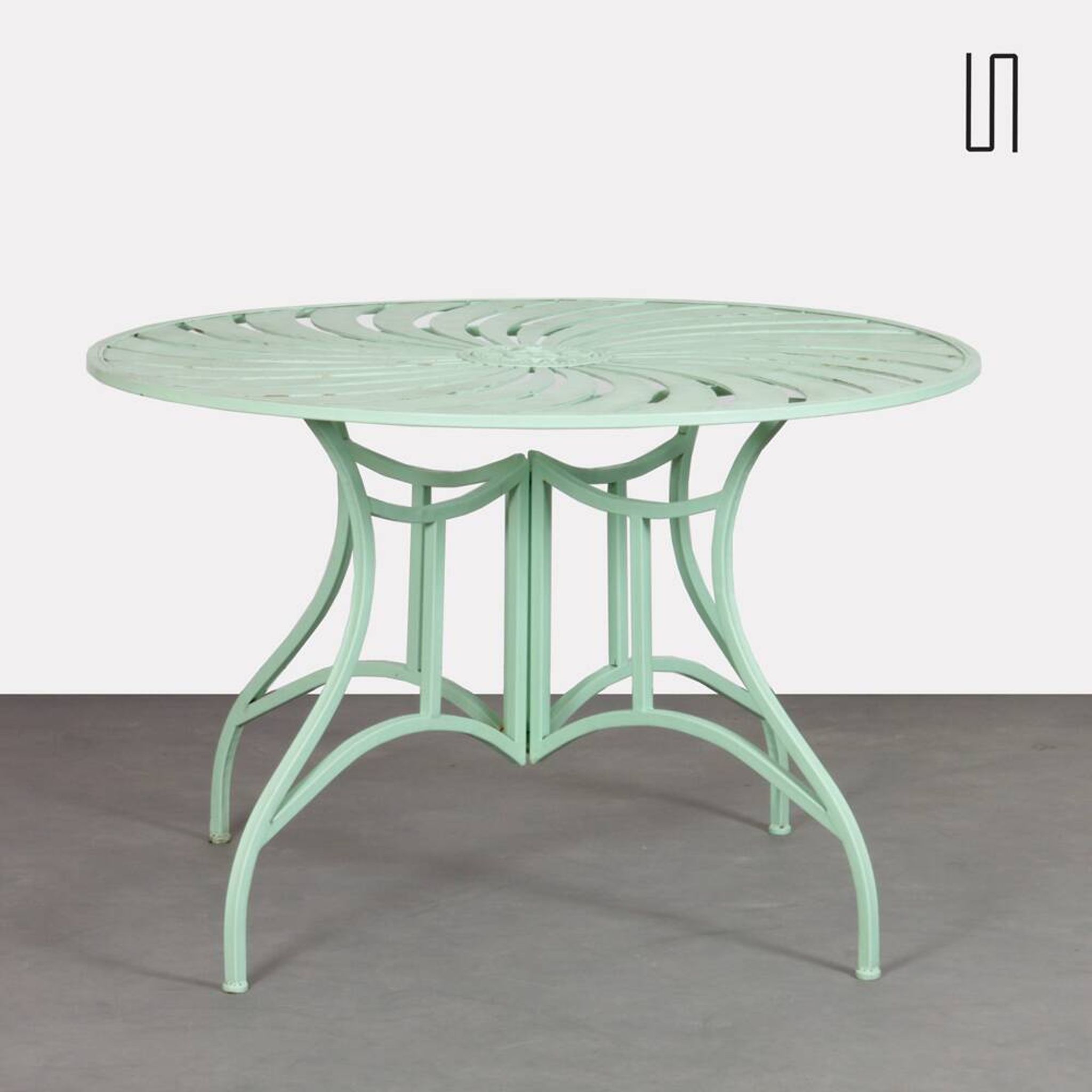 Round metal garden table, 1990