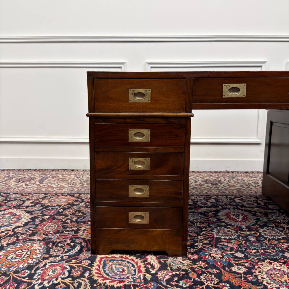 Bureau anglais classique avec cuir noir