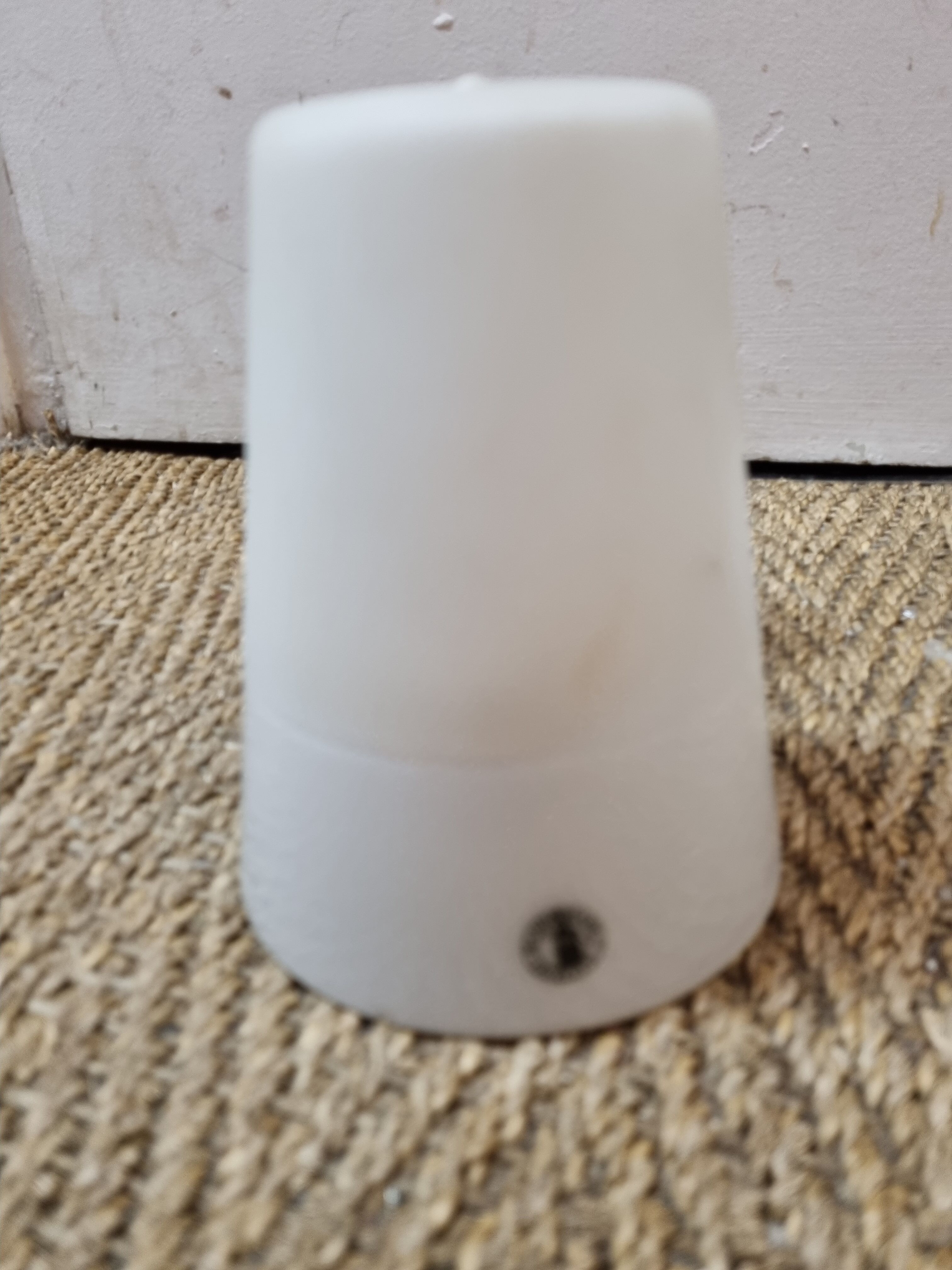 Handmade white opaline suspension