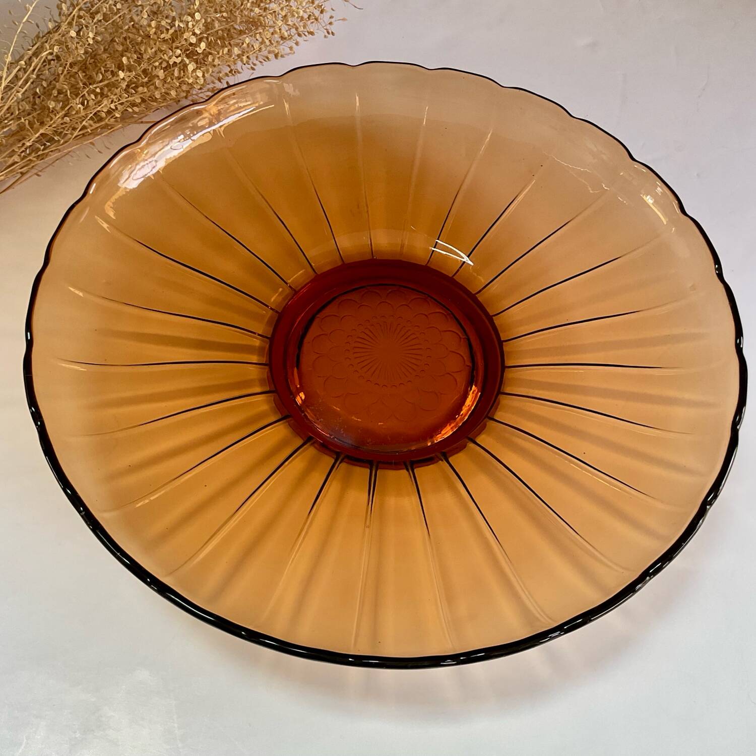 Amber glass plate