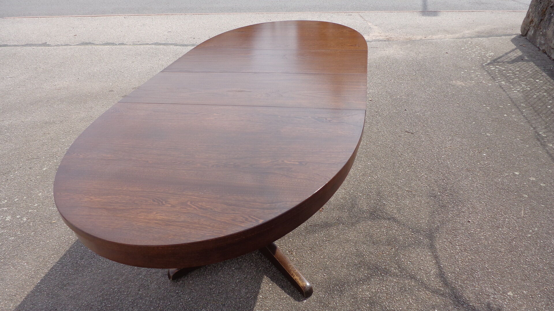 Oval Baumann table