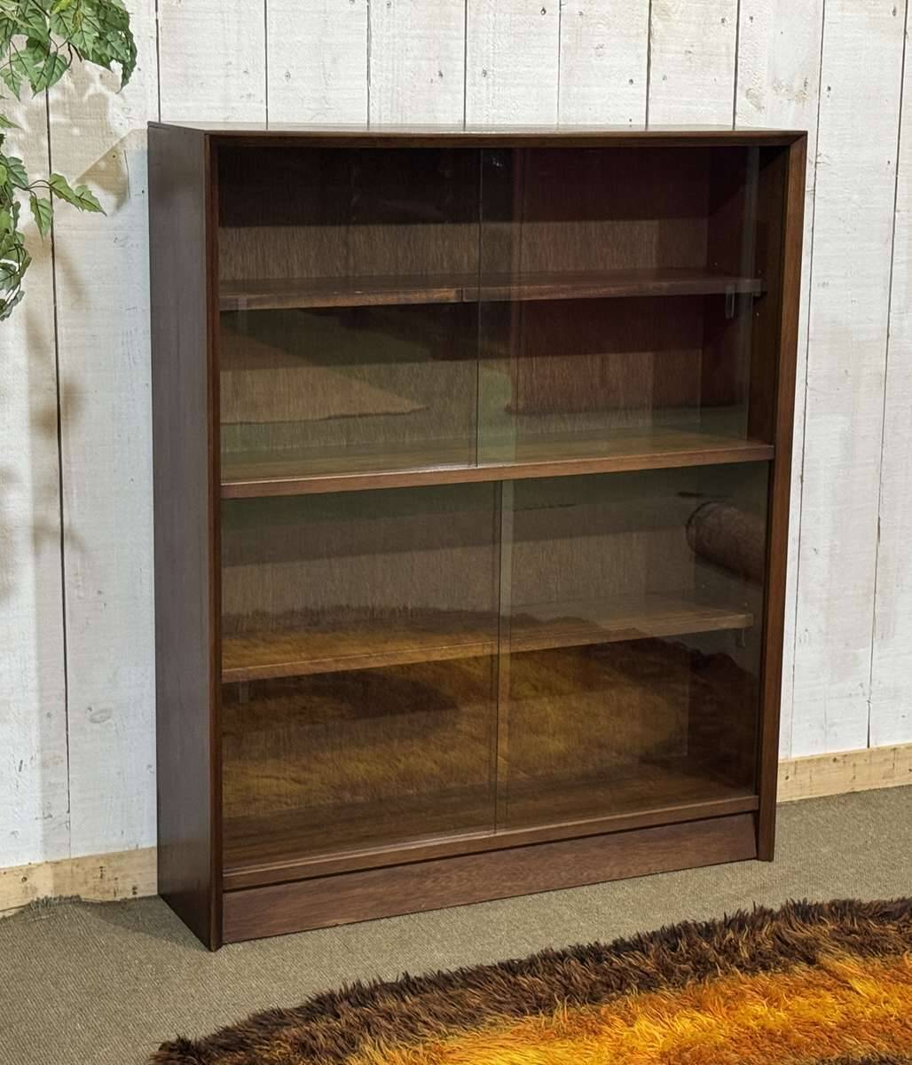 1970s English display cabinet in mahogany