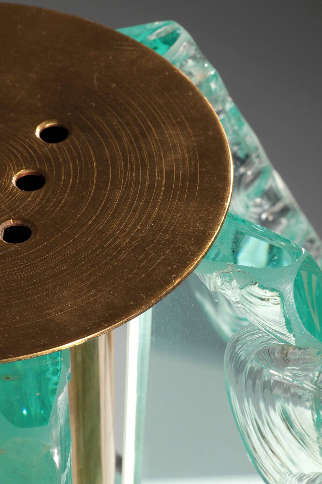 Lampe de table en verre ciselé et laiton par Gino Paroldo pour Dinodei, années 1960