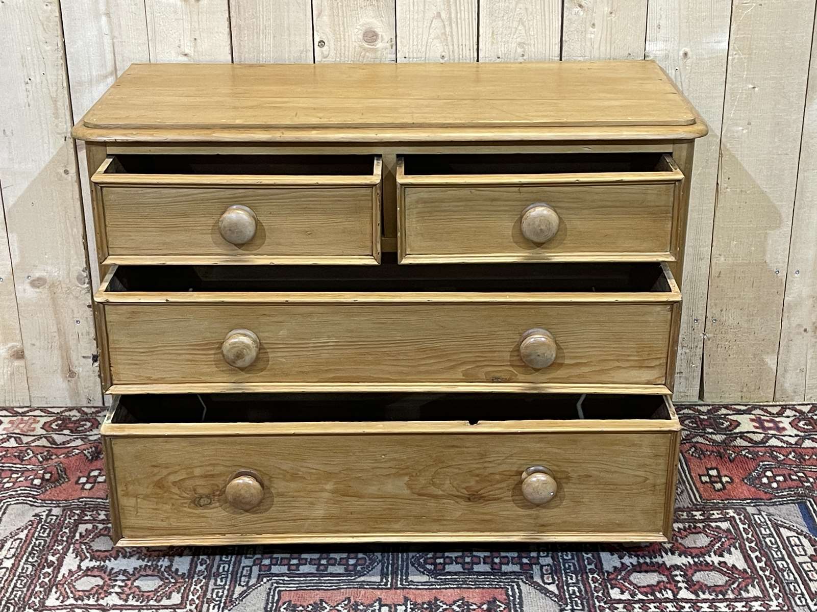 English chest of drawers of the nineteenth century in fir
