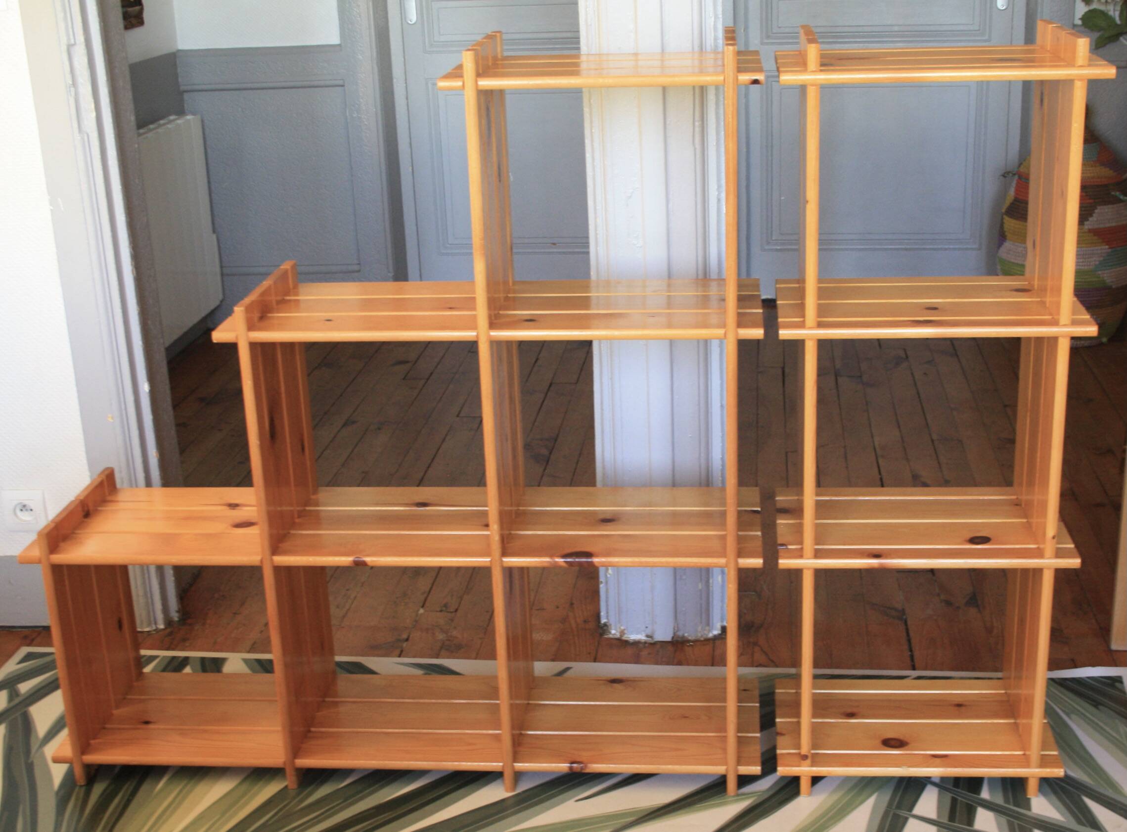 Pine staircase shelf in Regain style