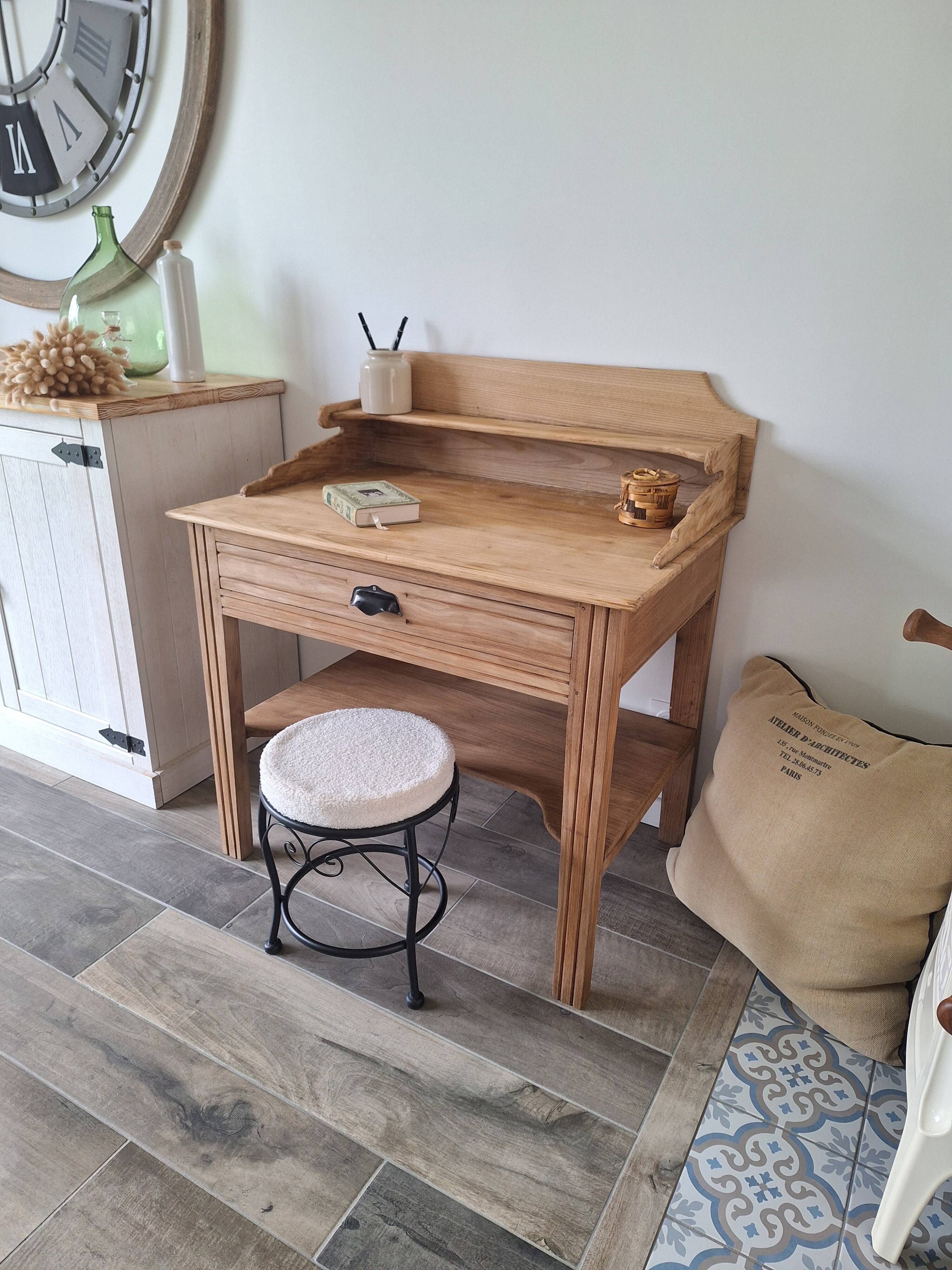 Desk / Dressing table in solid elm from the early 20th century.