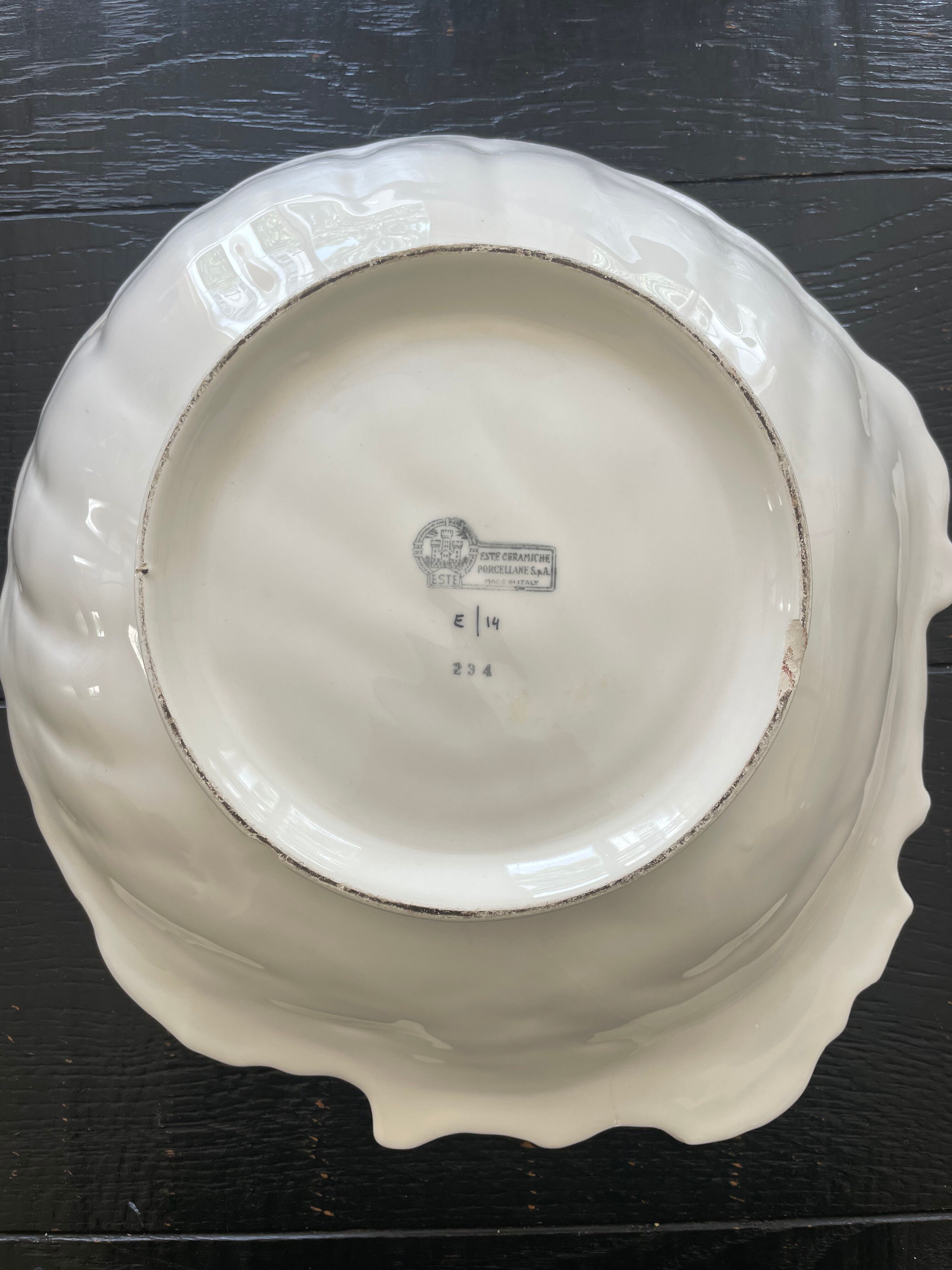 Vintage shell-shaped salad bowl