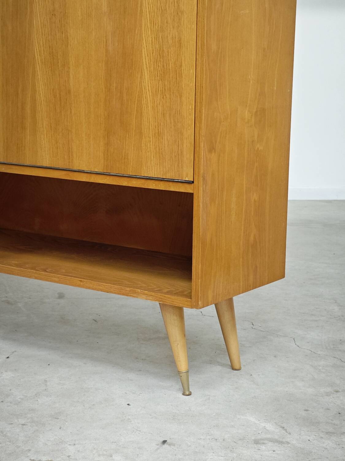 Buffet Vaisselier en bois blond Libena , ex Tchécoslovaquie 1970