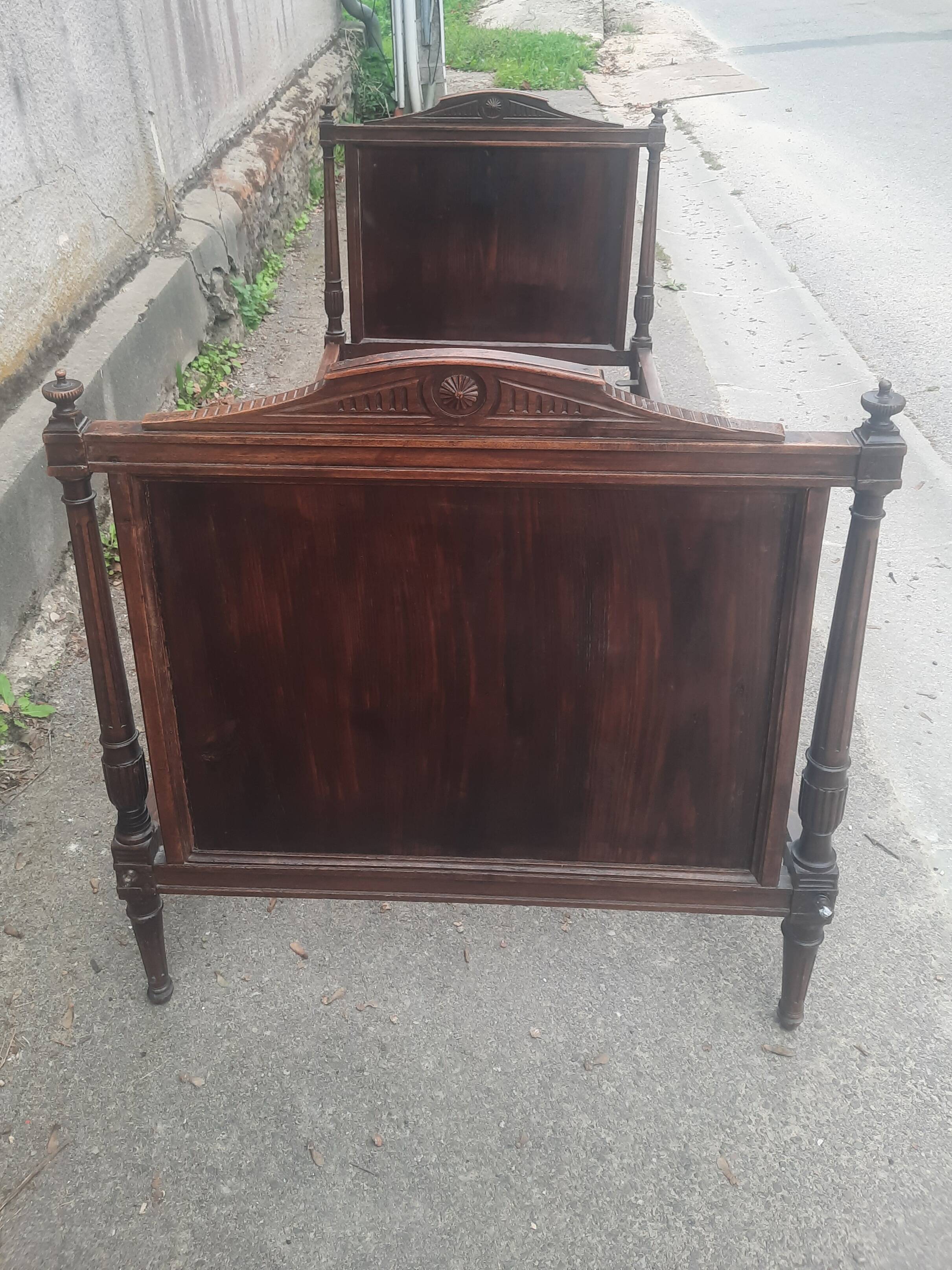 Lit Louis XVI en bois naturel