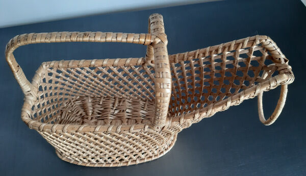 Door wicker bottles