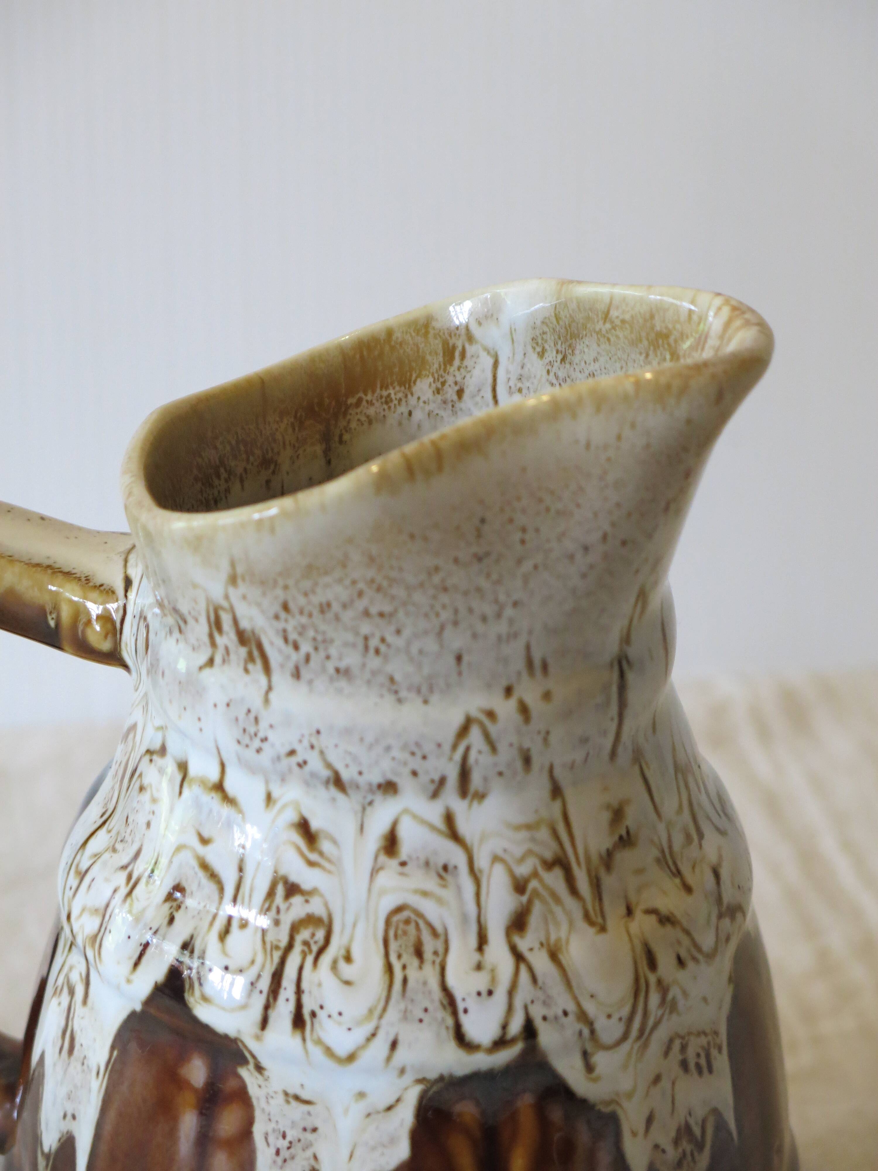 Très joli pichet à vin en très bon état