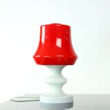 Lampe de table en verre opalin rouge et blanc par Stefan Tabery, années 1960