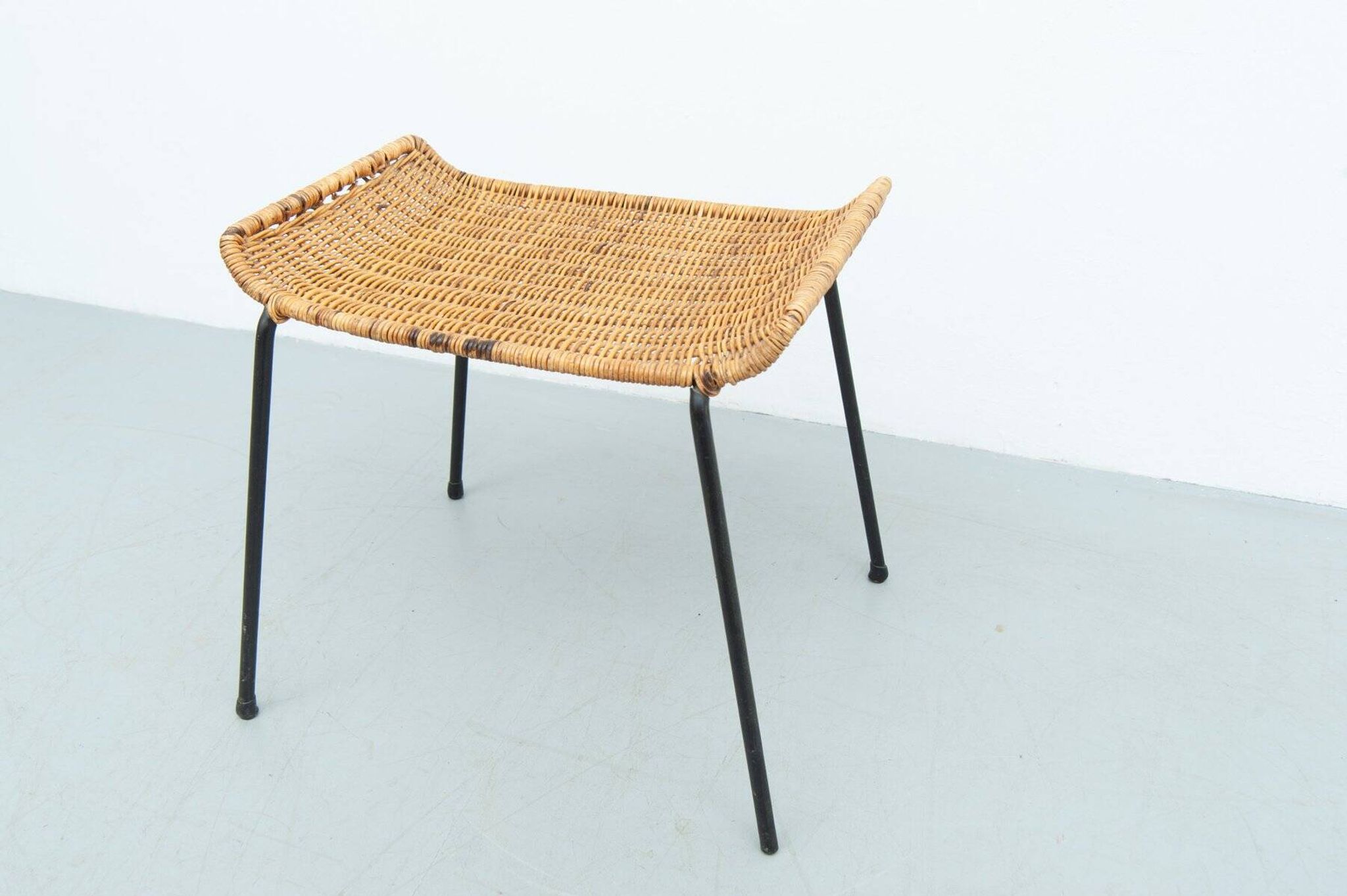 Tabouret en rotin attribué à Gian Franco Legler, années 1950.