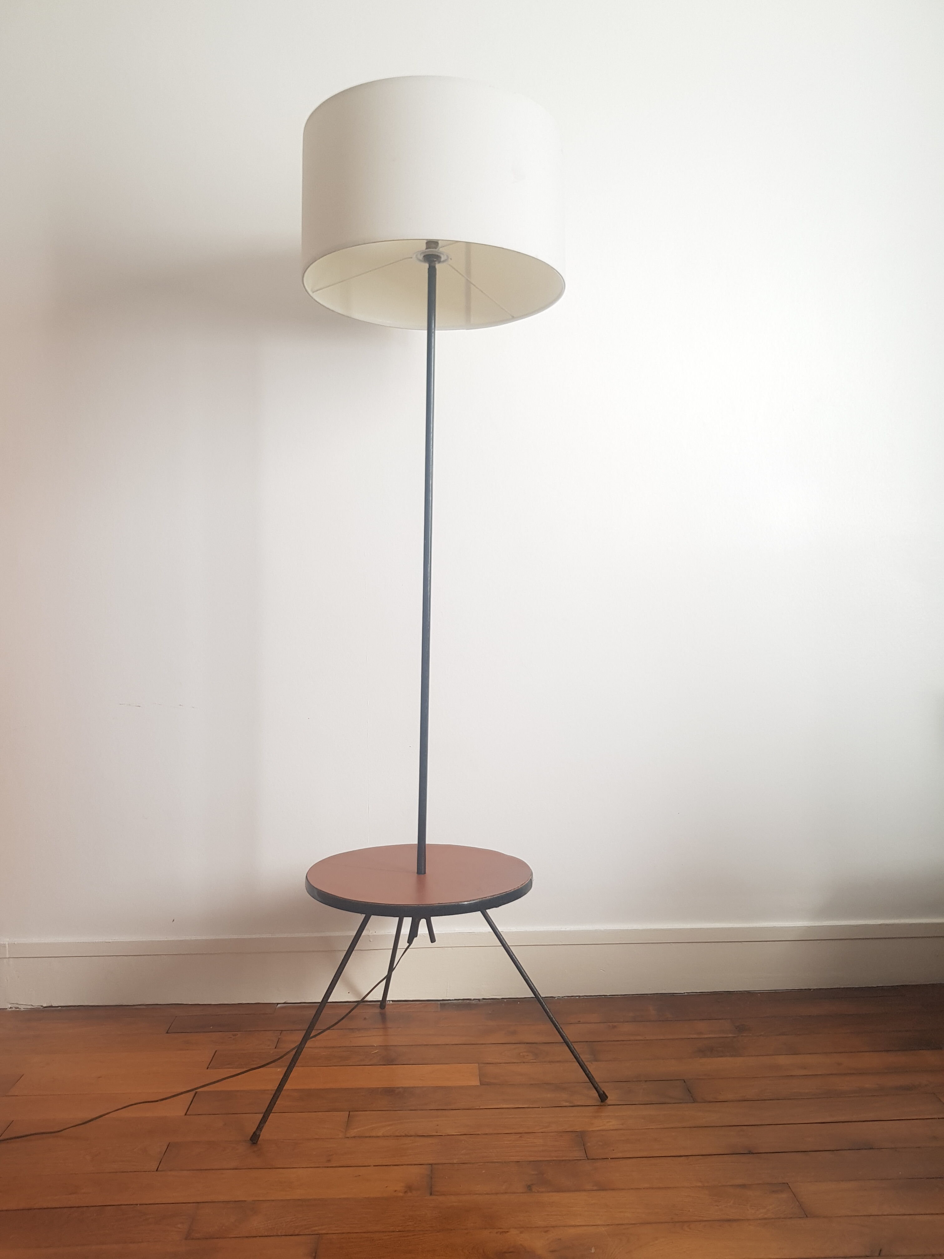 Tripod tablet floor lamp