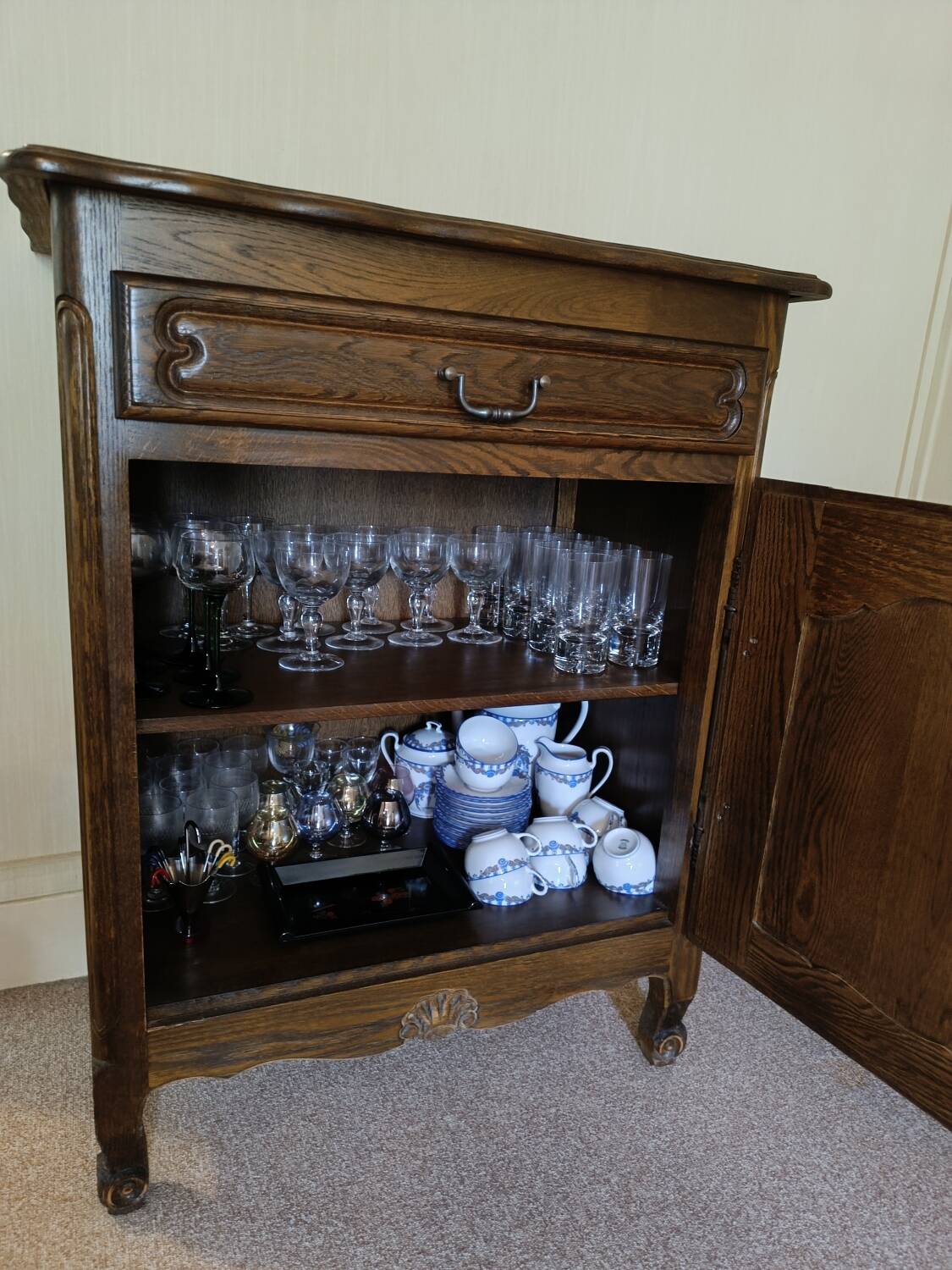 Petit buffet confiturier en bois massif vintage