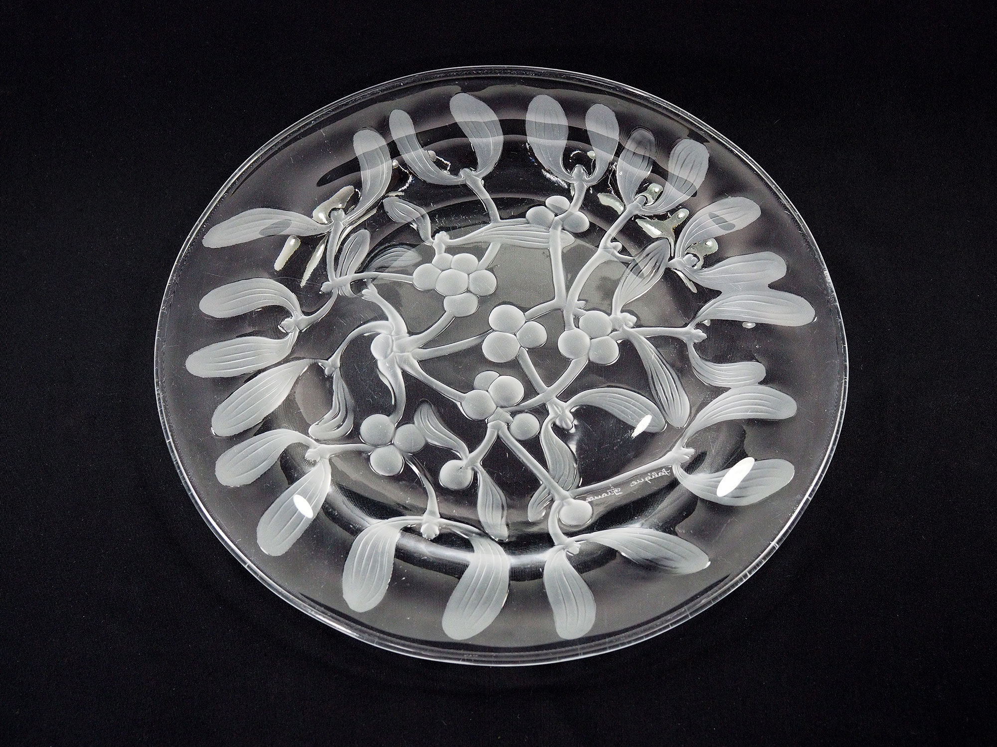 Crystal plate Gui Lalique pattern