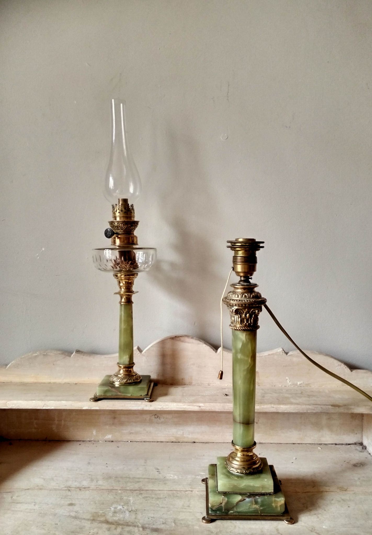 Ancient oil lamp in green onyx
