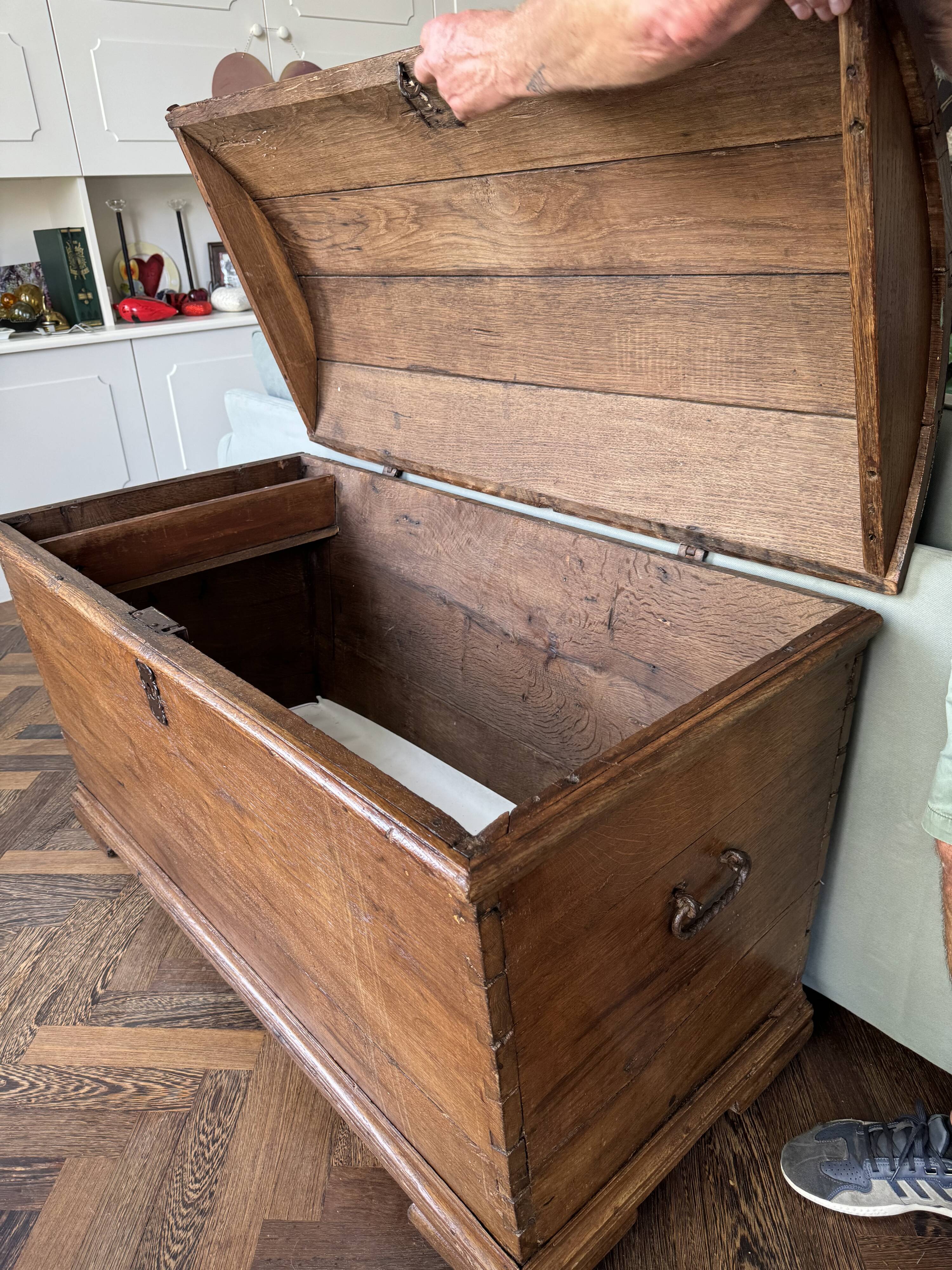Grand coffre de rangement antique en chêne