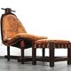 Fauteuil lounge brutaliste en chêne et ottoman, années 1970, lot de 2