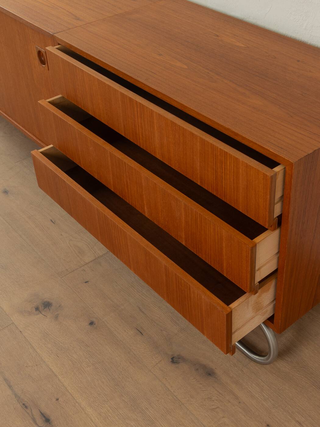 Buffet des années 1960 avec pieds Bauhaus