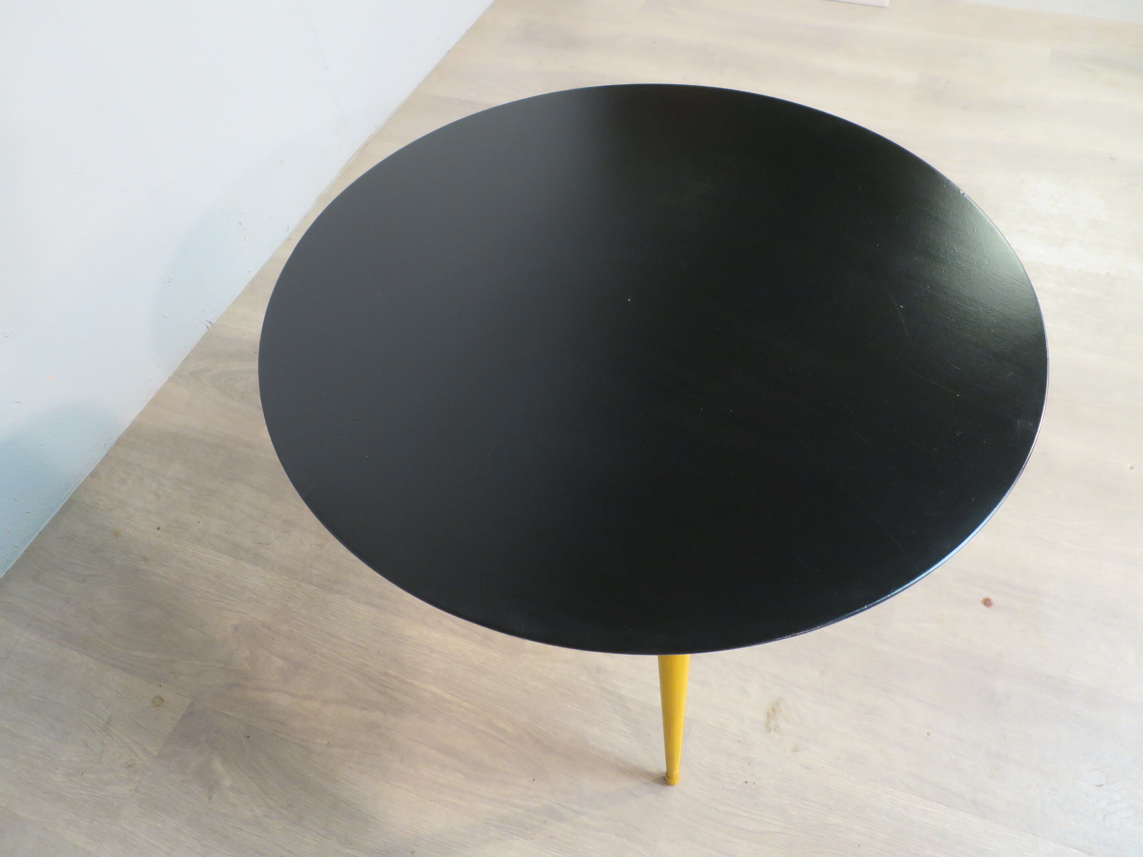 Roundtable round feet compasses