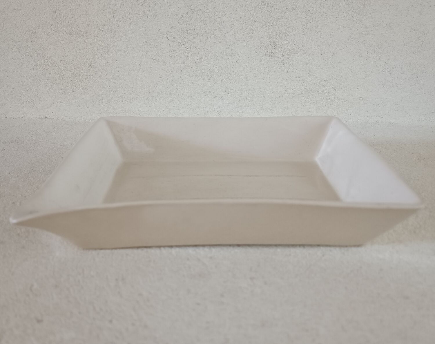 Porcelain sauce dish
